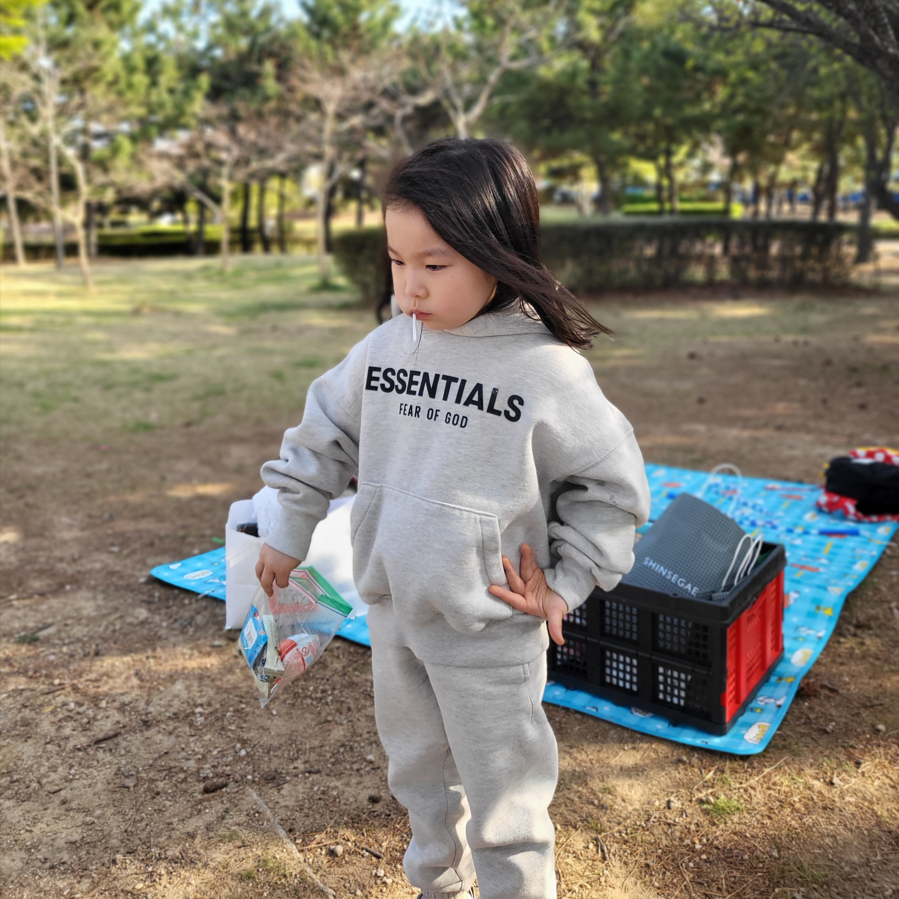 (Kids) Essentials Pull-Over Hoodie Oatmeal - 21SS, (Kids) Essentials Sweatpants Oatmeal - 21SS 착용 스타일 - 3