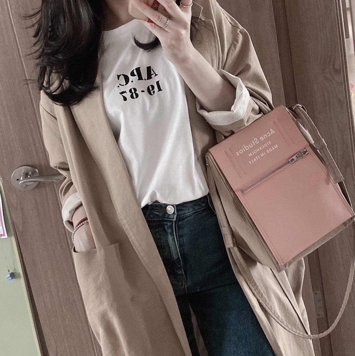 Acne Studios Baker Out Mini Tote Bag Brown Pink 착용 스타일 - 1