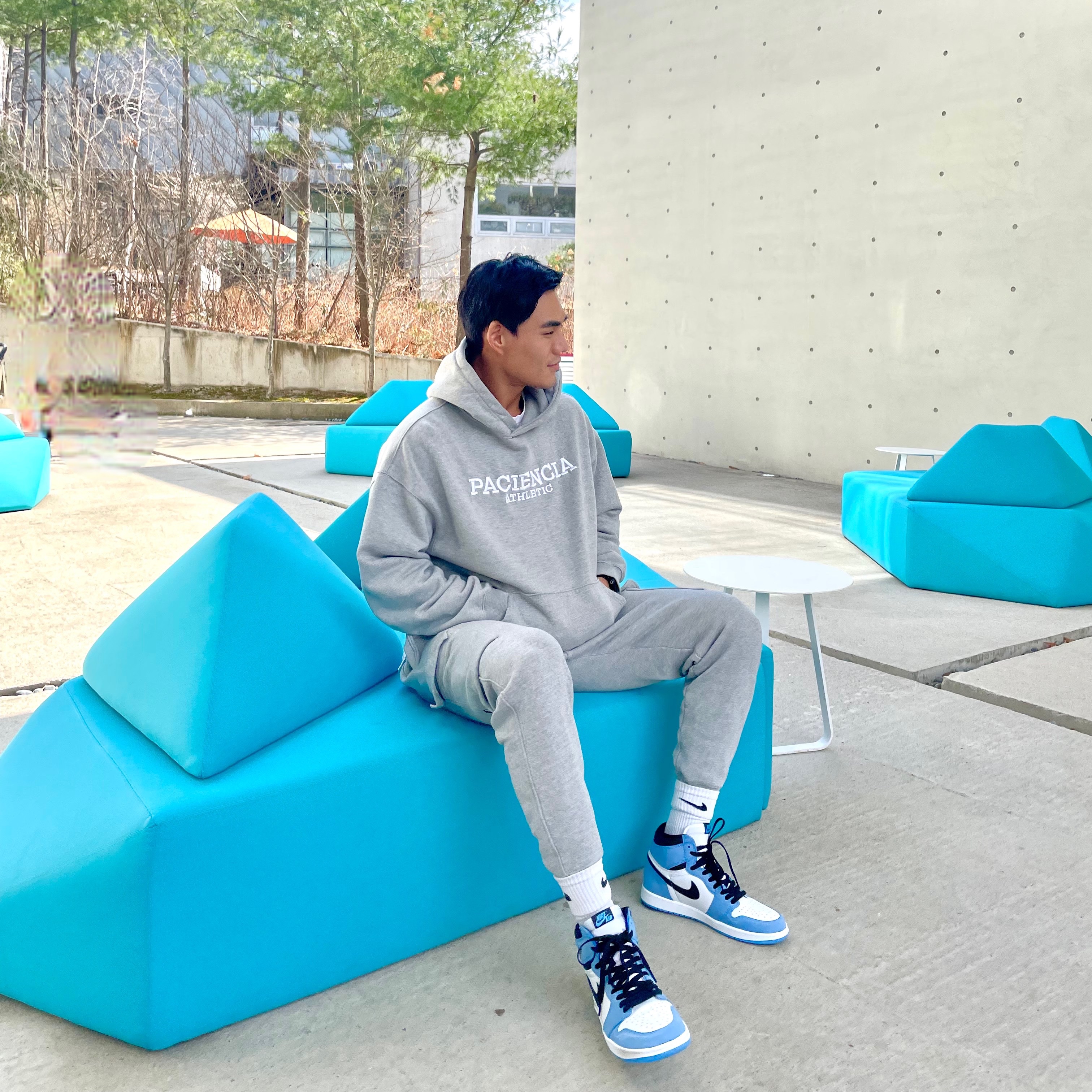 Jordan 1 Retro High OG University Blue 착용 스타일