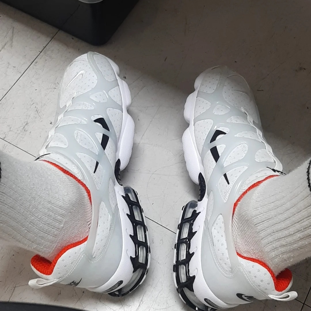 Nike x Stussy Air Zoom Spiridon Kukini White 착용 스타일 - 1