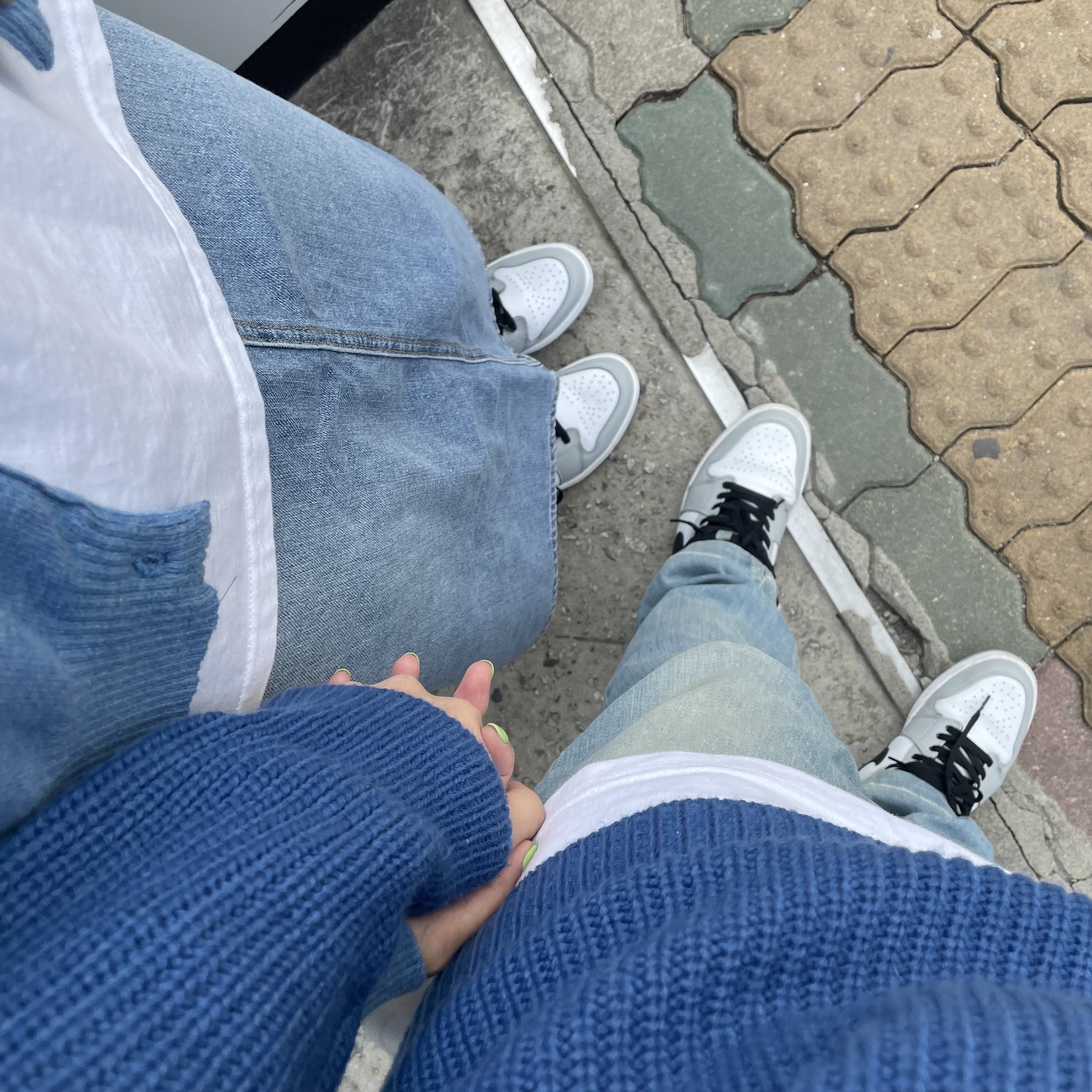 Jordan 1 Mid Light Smoke Grey, (GS) Jordan 1 Mid Light Smoke Grey 착용 스타일 - 1