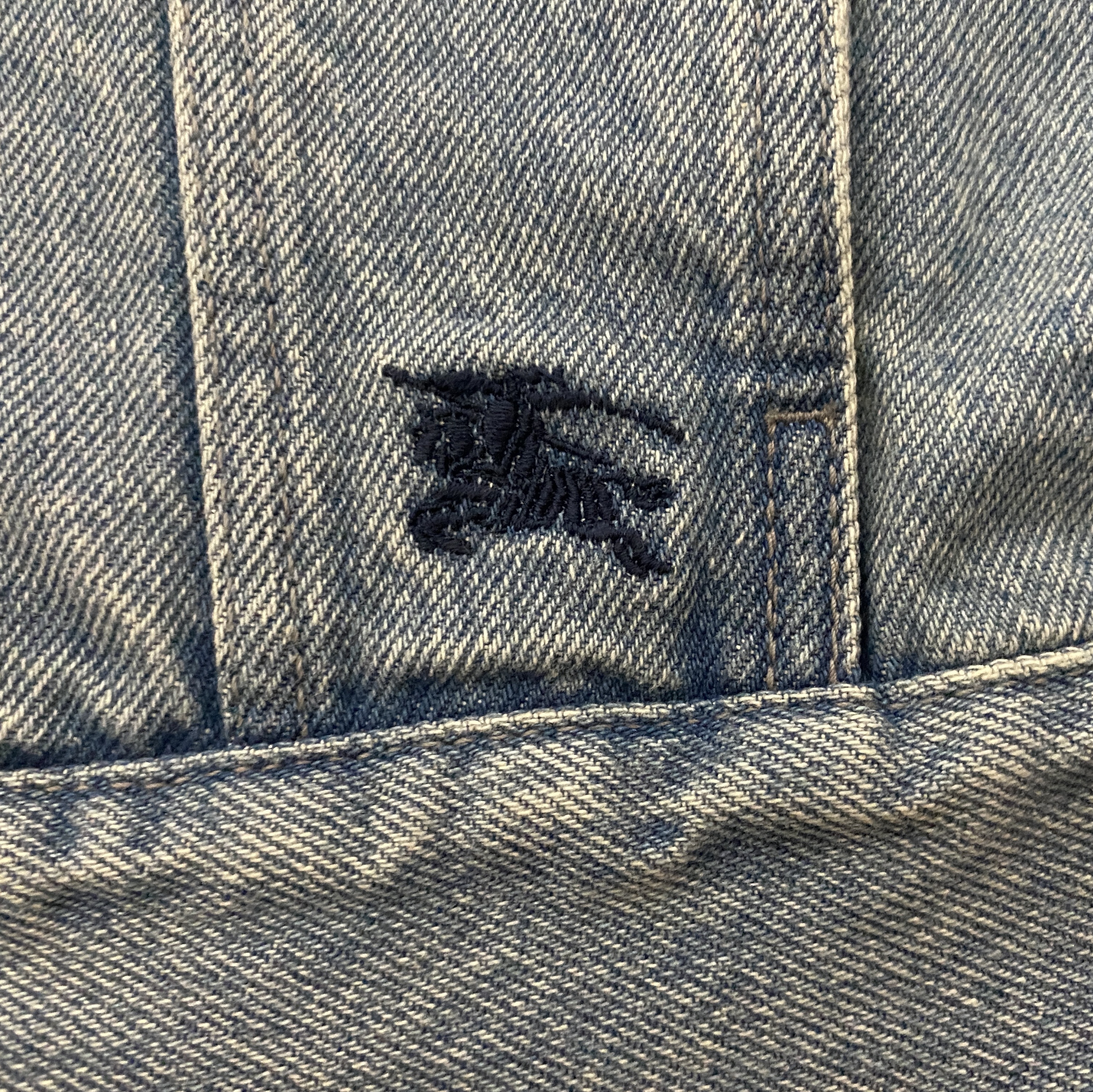 Supreme x Burberry Denim Trucker Jacket Washed Blue - 22SS 착용 스타일 - 2