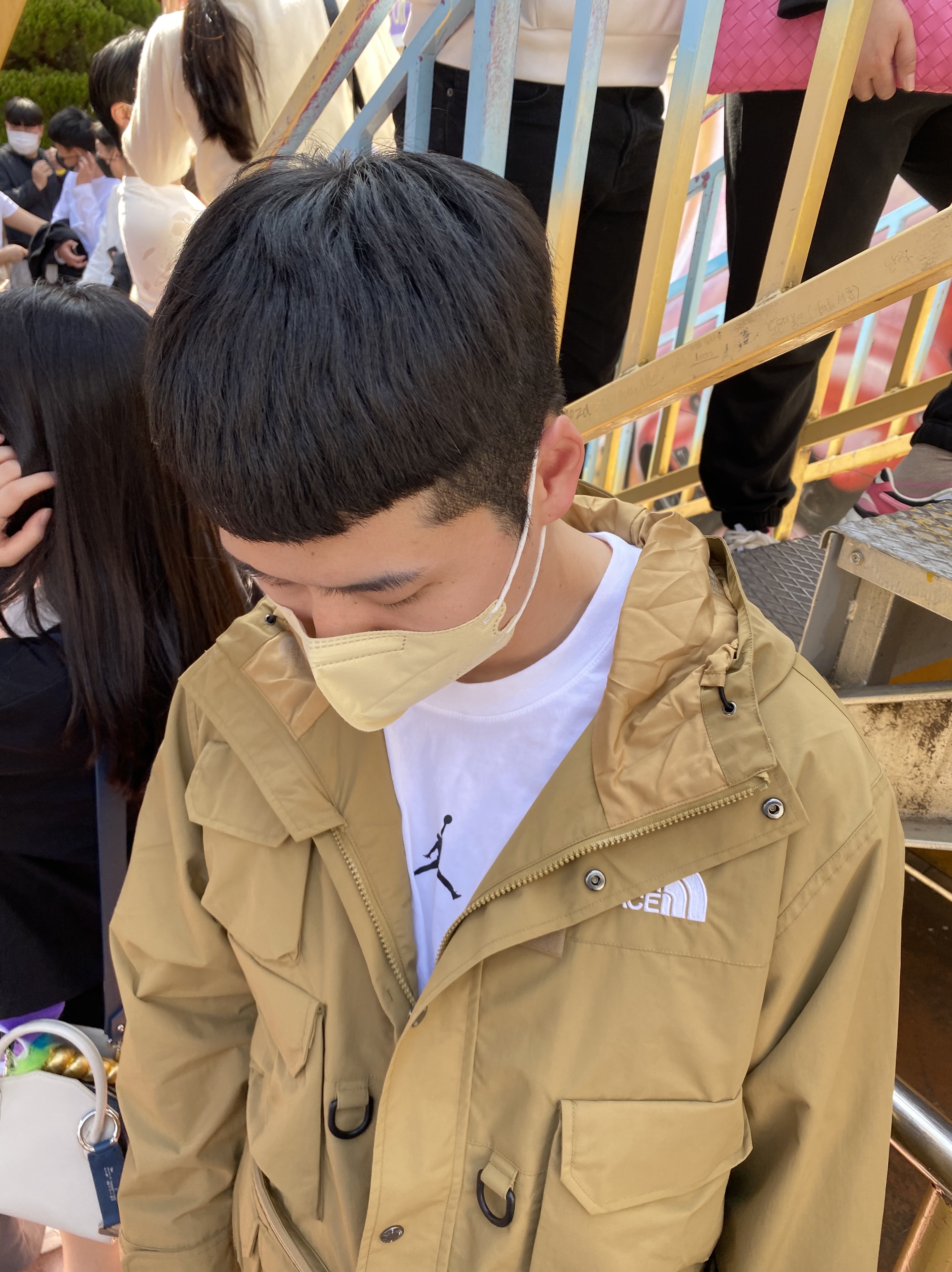 Supreme x The North Face Cargo Jacket Gold - 20SS, Jordan 1 x Travis Scott x Fragment Retro Low OG SP Military Blue 착용 스타일 - 3