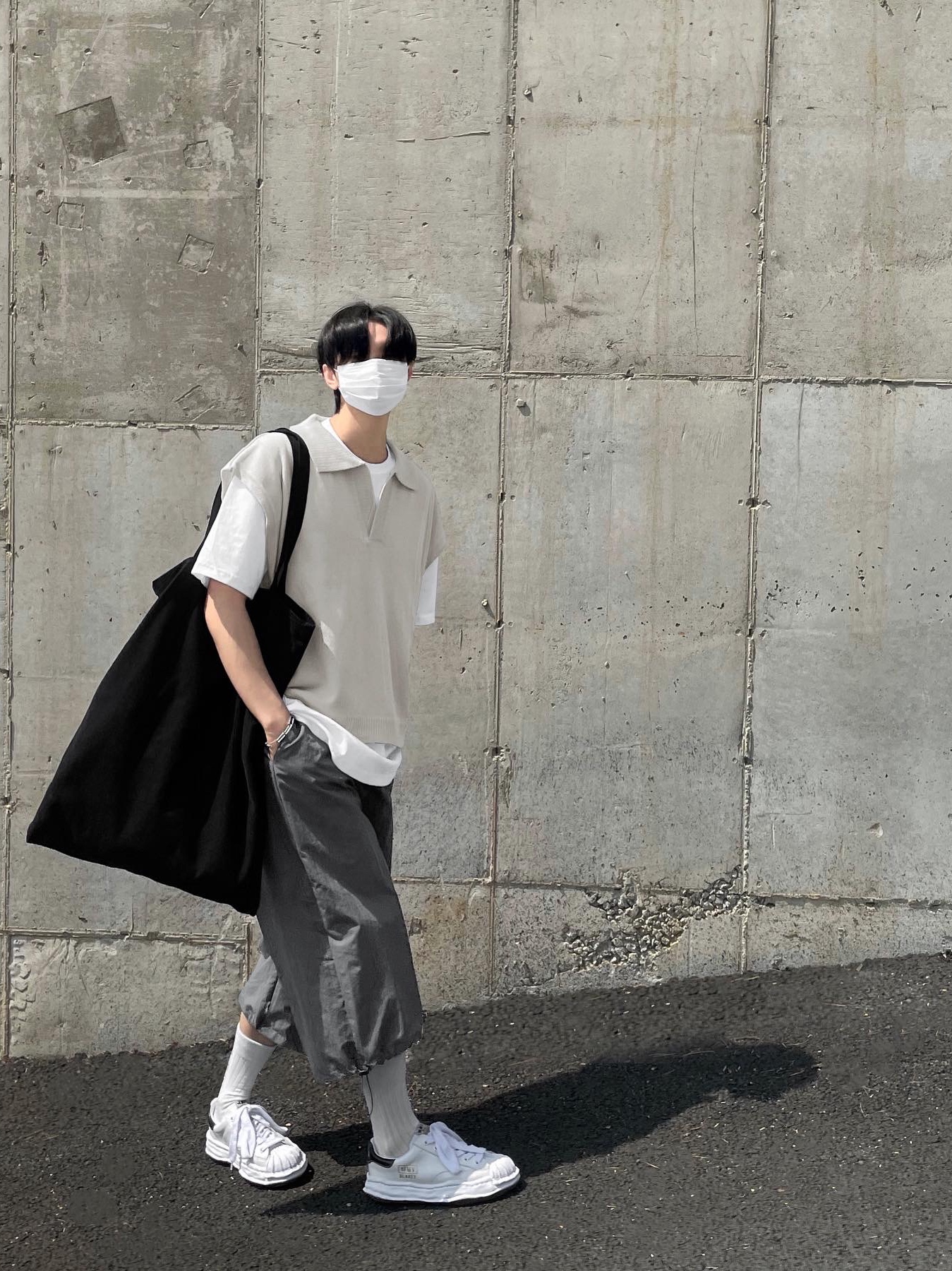 Maison Mihara Yasuhiro Blakey OG Sole Canvas Low-top Sneakers White 착용 스타일 - 1