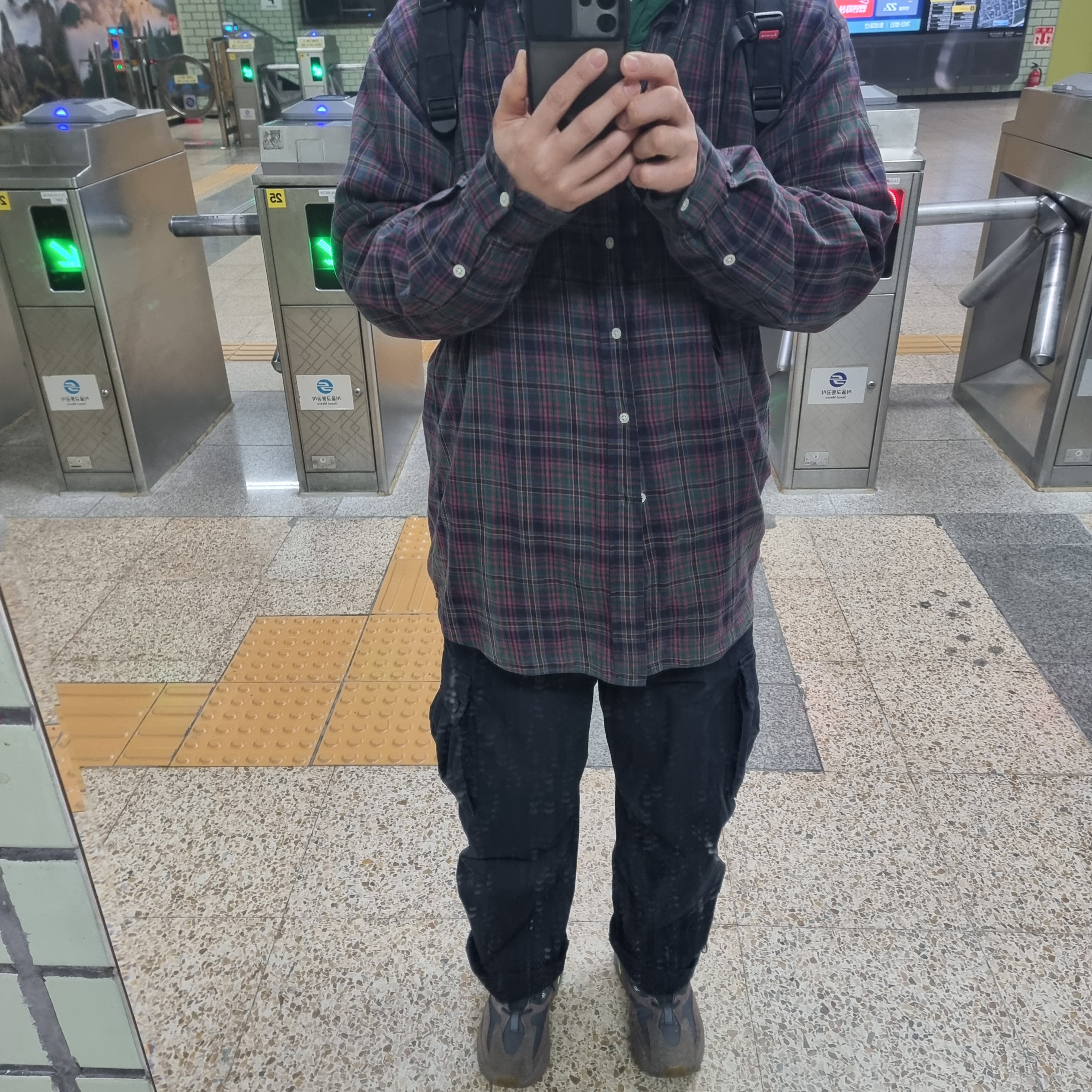 Supreme Backpack Black - 19SS, Adidas Yeezy Boost 700 Mauve 착용 스타일