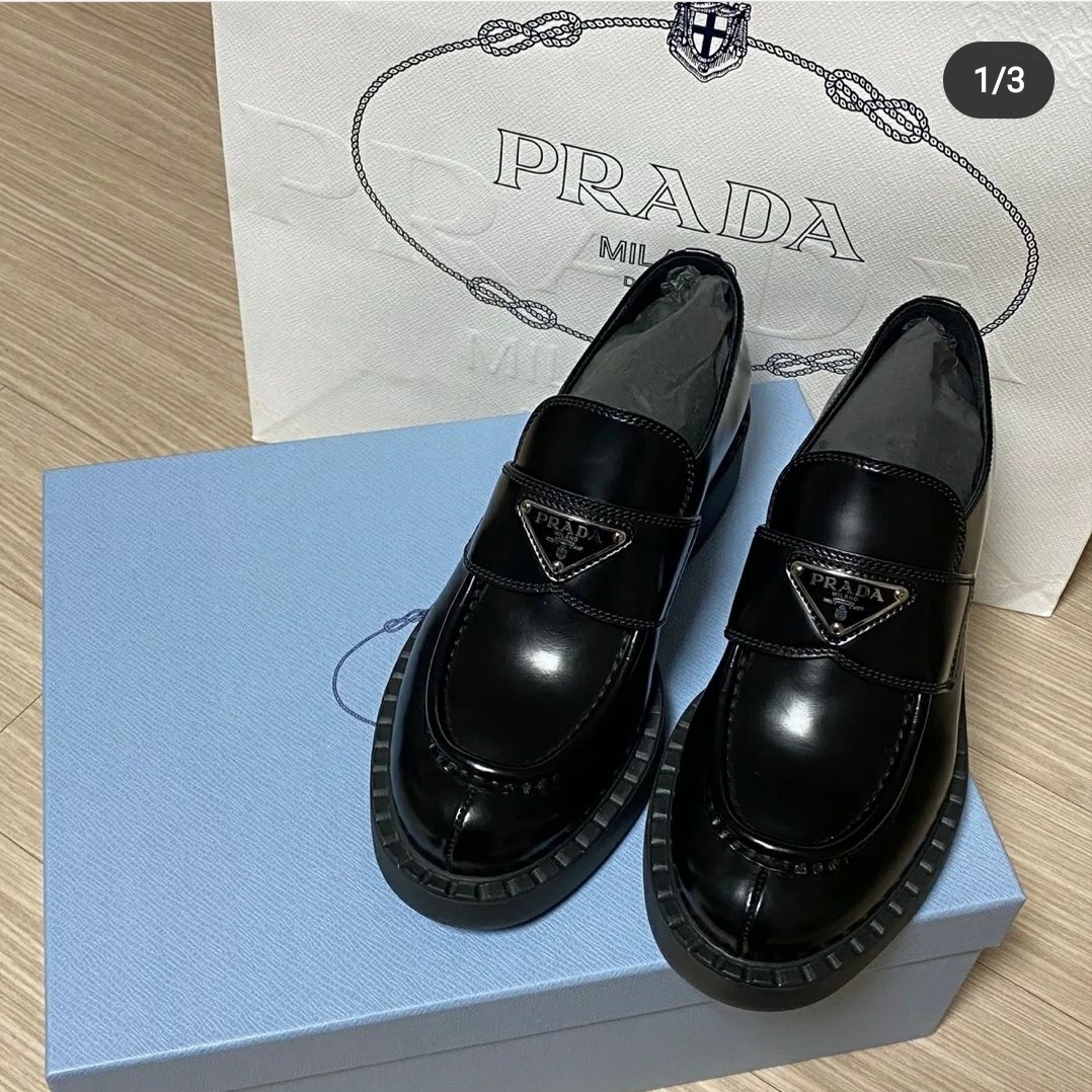 Prada Chocolate Brushed Leather Loafers Black, Prada Chocolate Sharp Brushed Leather Pointed Loafers Black 착용 스타일