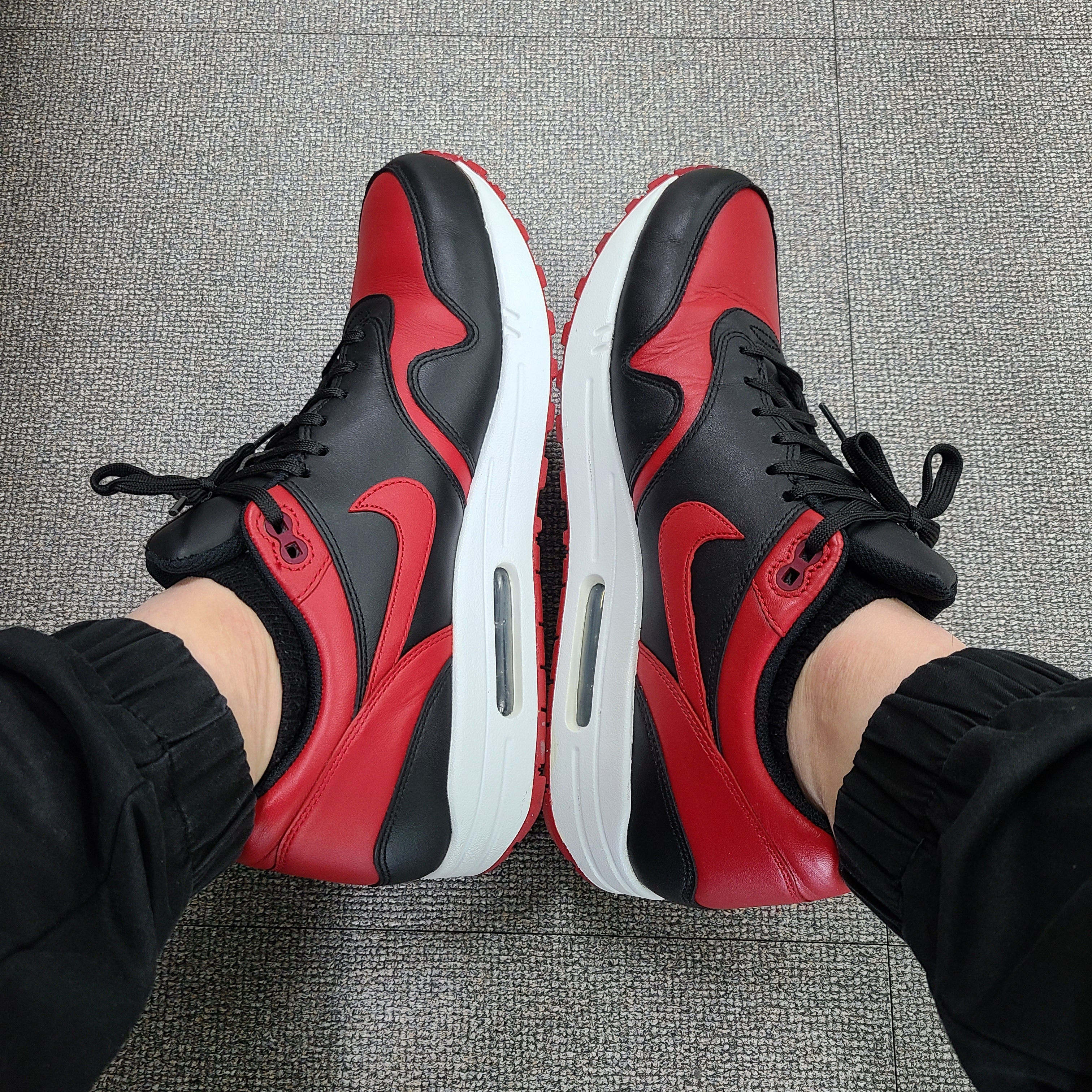 Nike Air Max 1 Bred 착용 스타일 - 1