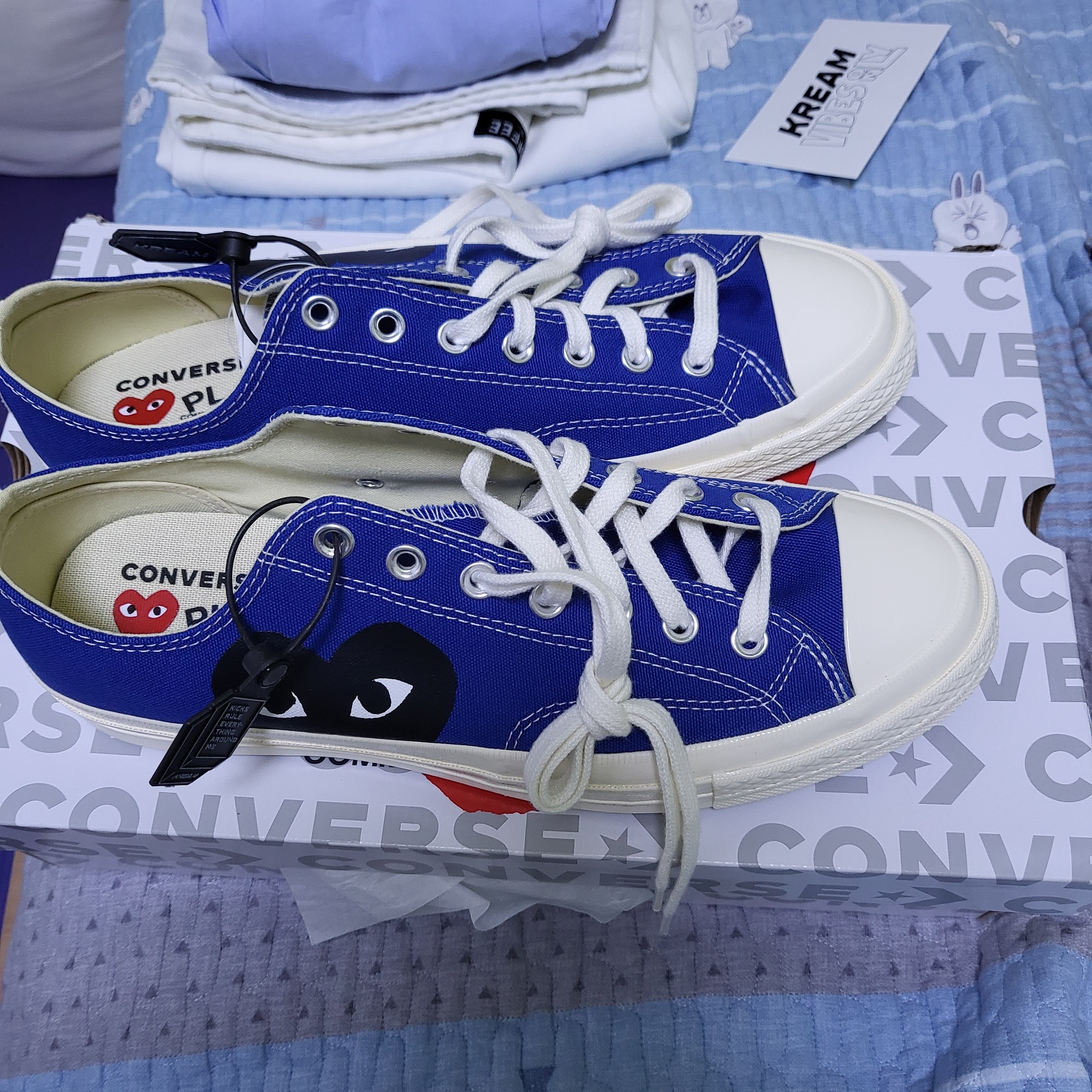 Converse x Play Comme des Garcons Chuck 70 Ox Blue Quartz 착용 스타일