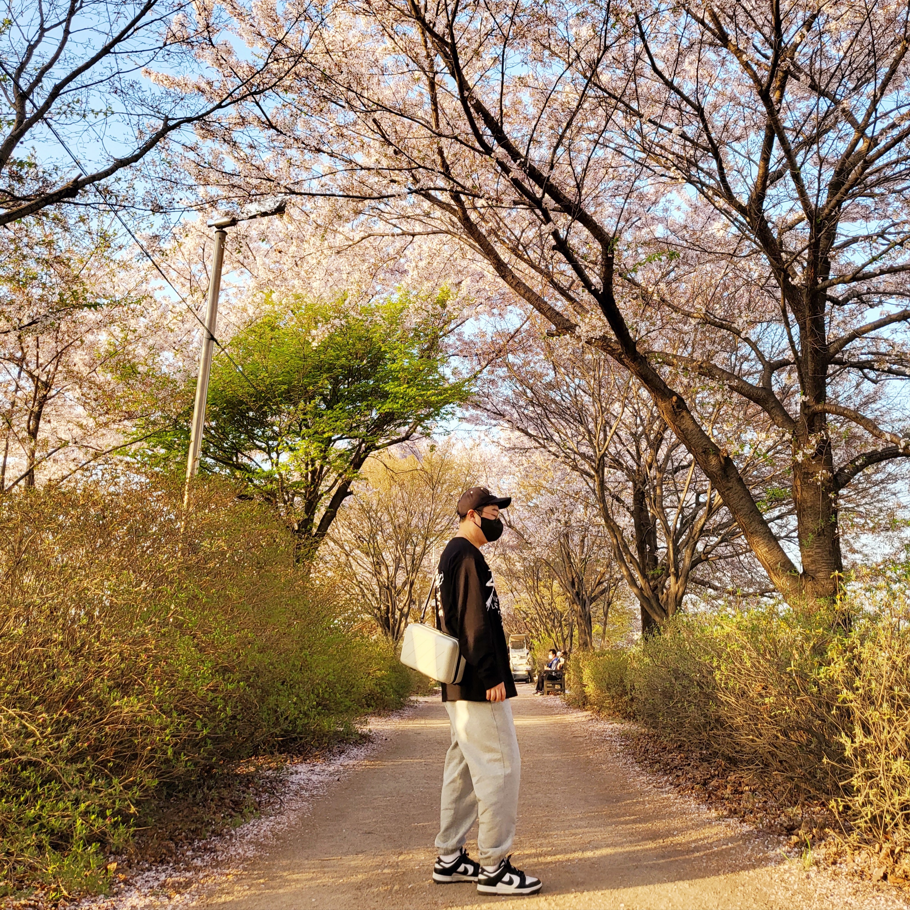 Stussy World Tour LS T-Shirt Black, Nike NRG Solo Swoosh Fleece Pants Dark Grey Heather - Asia 착용 스타일 - 3