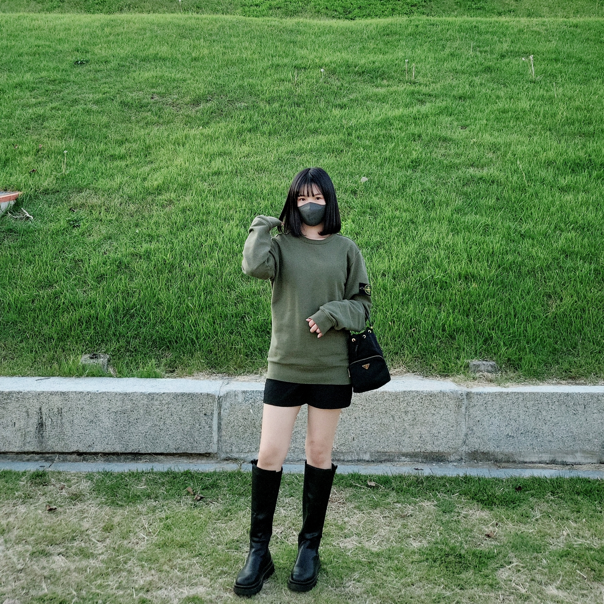 Prada Duet Re-Nylon Shoulder Bag Black Gold, Stone Island 63020 Crewneck Sweatshirt Dark Green - 20FW 착용 스타일