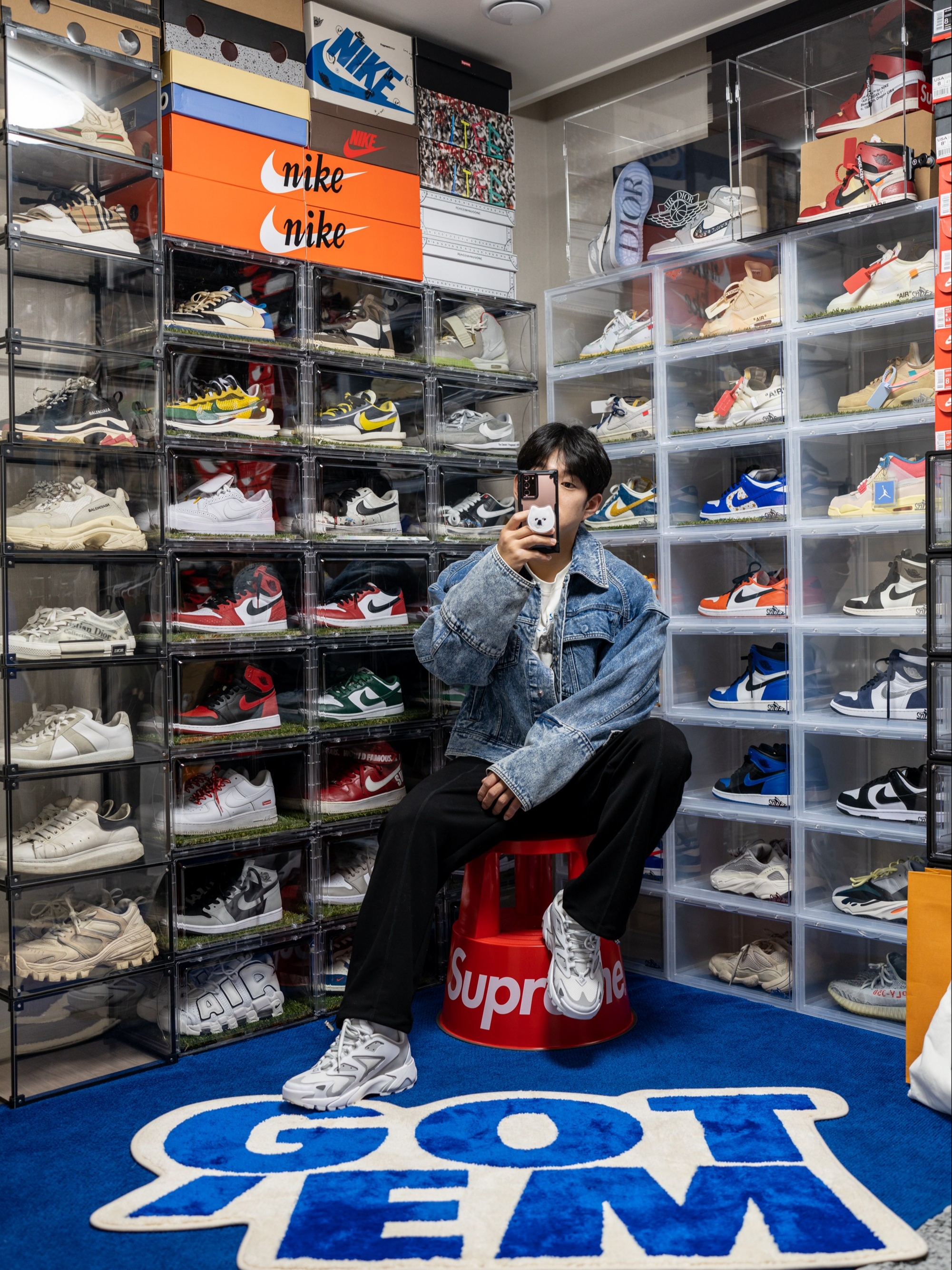 Louis Vuitton Runner Tatic Sneakers White, Jordan x Travis Scott x Fragment T-Shirt Sail (DJ0619-133) 착용 스타일 - 1
