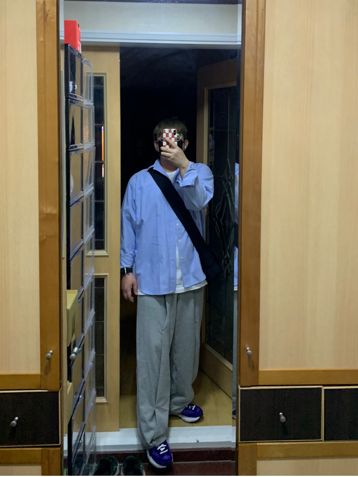 Bottega Veneta Padded Tech Cassette Black, Apple Watch Nike Series 7 45mm GPS Starlight Aluminum Case with Nike Sport Band Pure Platinum Black (Korean Ver.) 착용 스타일
