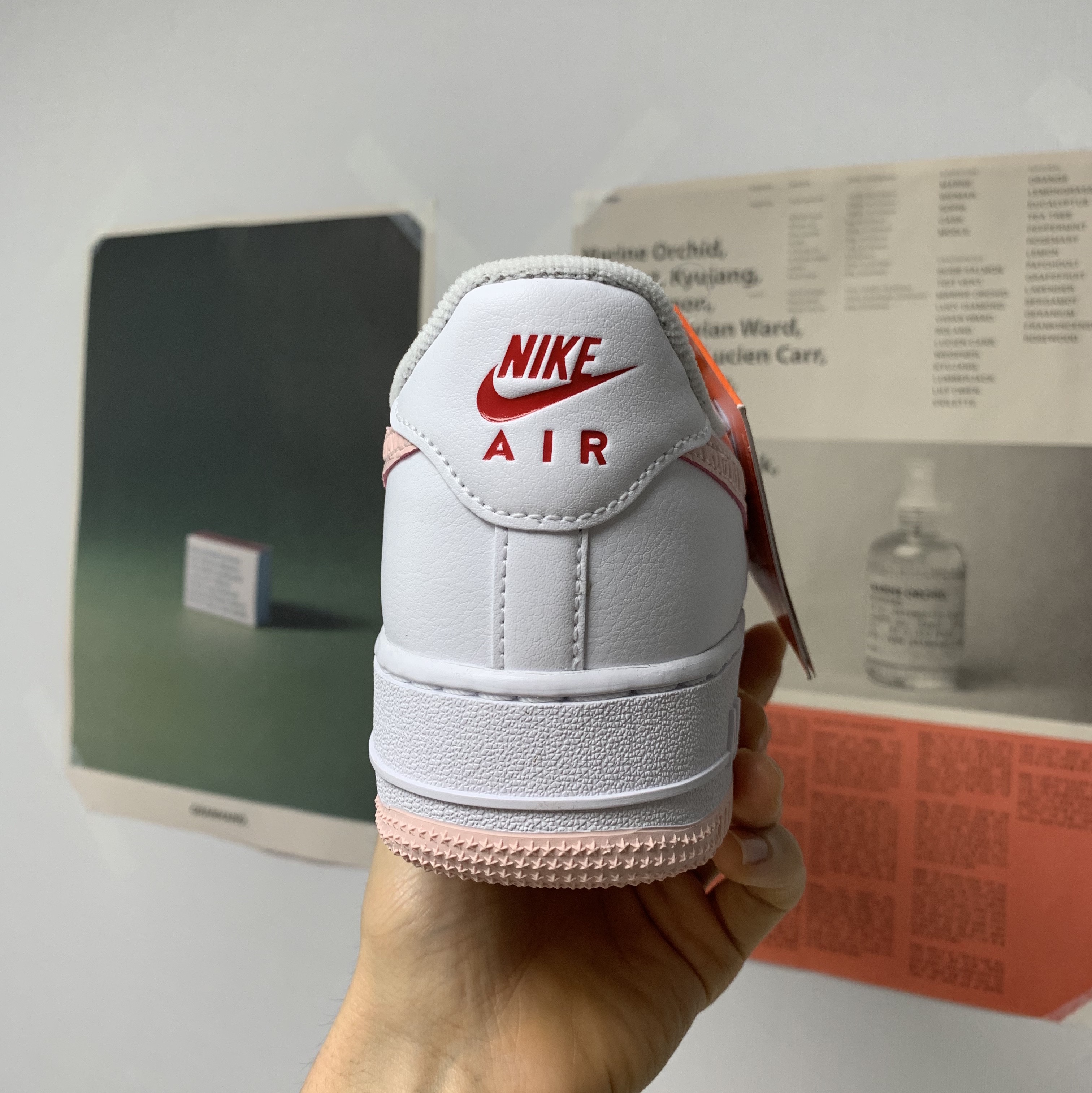 (W) Nike Air Force 1 '07 Valentine Day 2022, Nike Air Force 1 '07 Valentine's Day 2022 착용 스타일 - 3