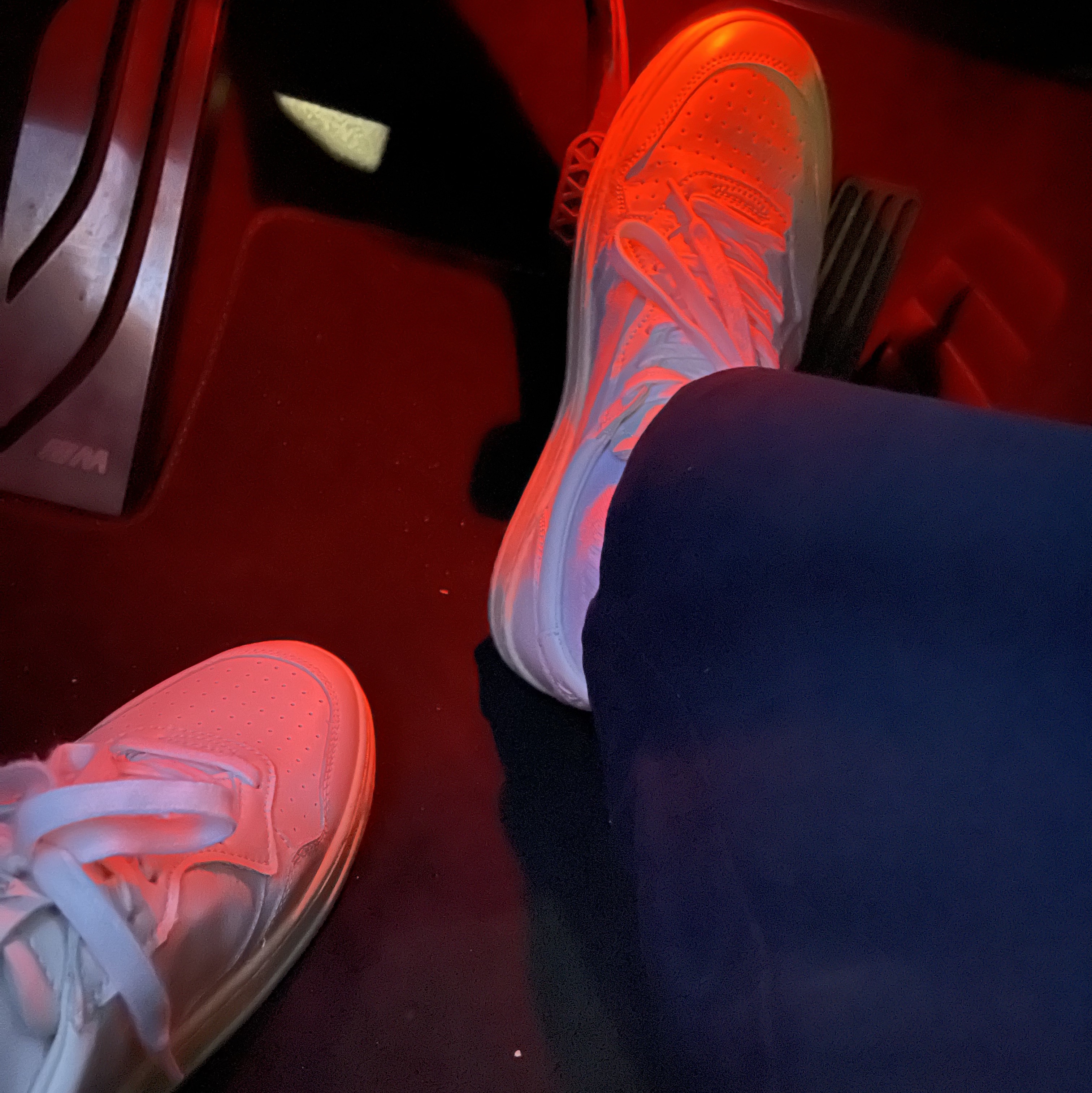 Autry Medalist Low Leather Sneakers White 착용 스타일