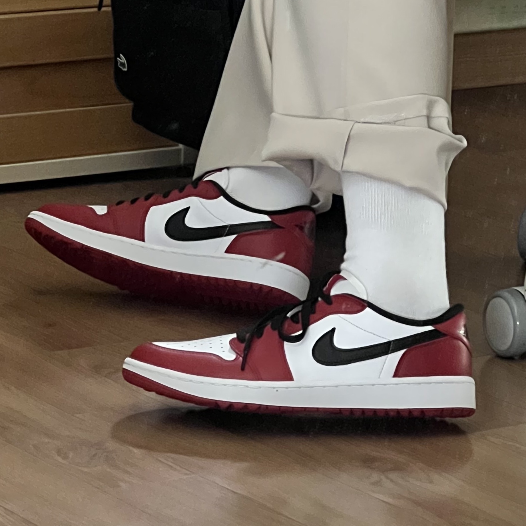 Jordan 1 Low Golf Chicago 착용 스타일 - 2