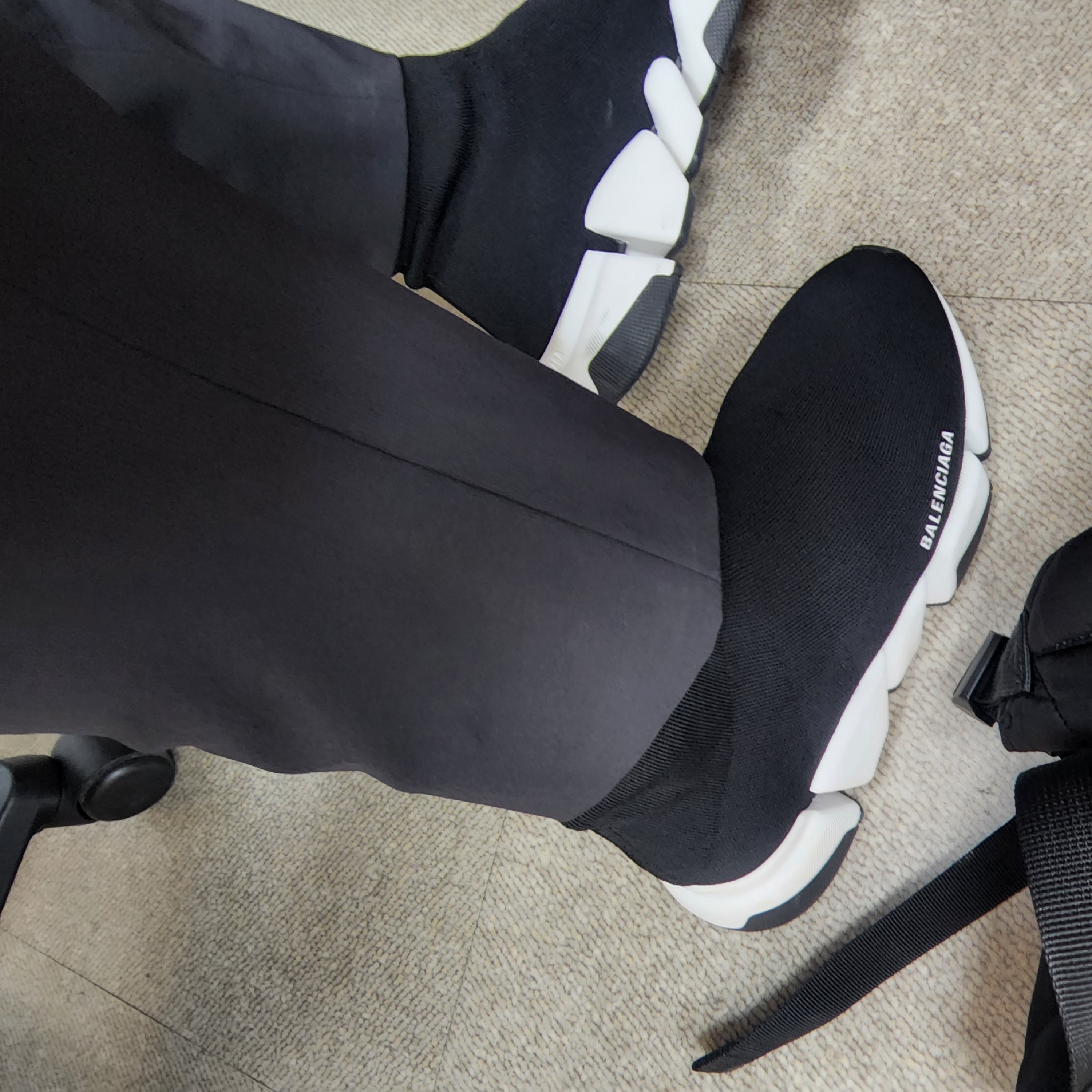 Balenciaga Speed Trainer Black White 2021/2022 착용 스타일