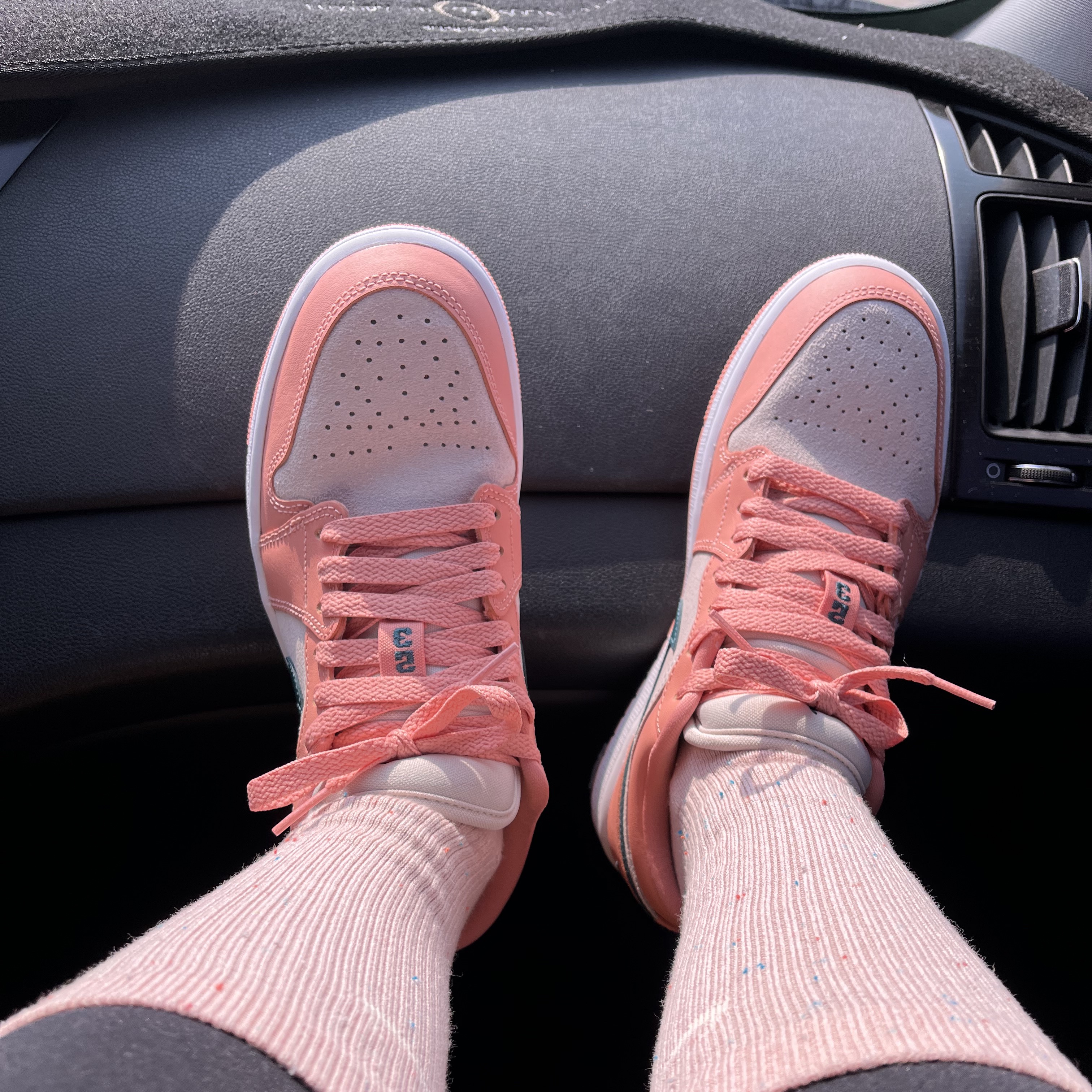 (W) Jordan 1 Low Light Madder Root 착용 스타일 - 1