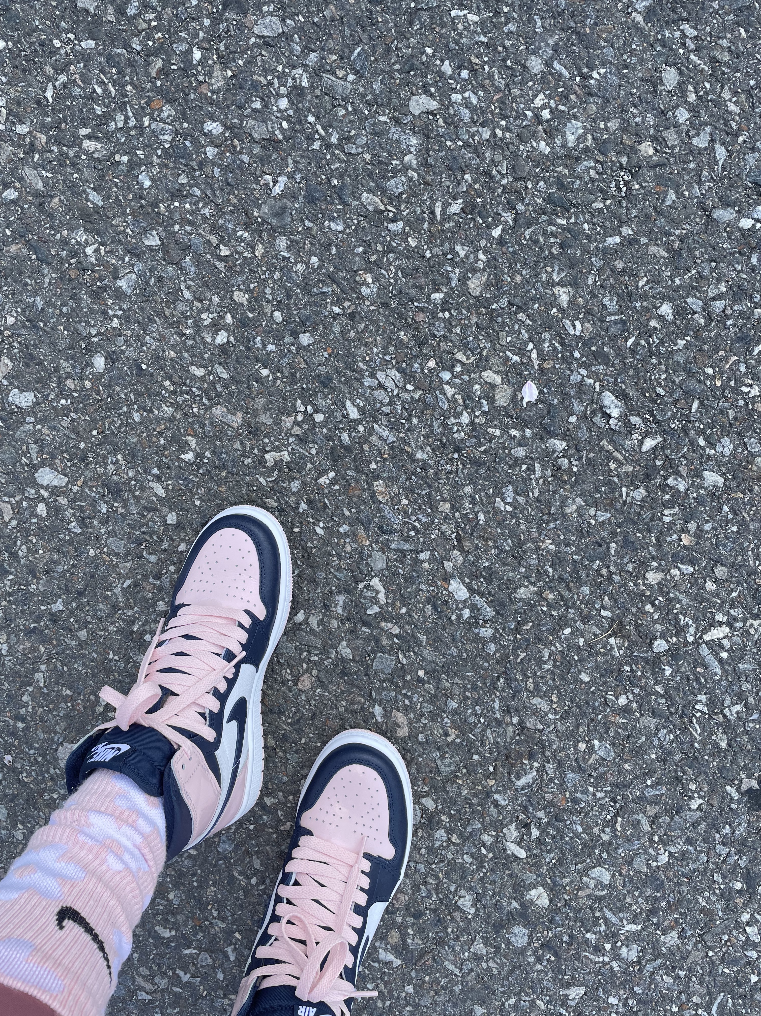(W) Jordan 1 Retro High OG Atmosphere, (Kids) Nike Everyday Plus Socks Pink White (6 Pack/Korean Ver.) 착용 스타일
