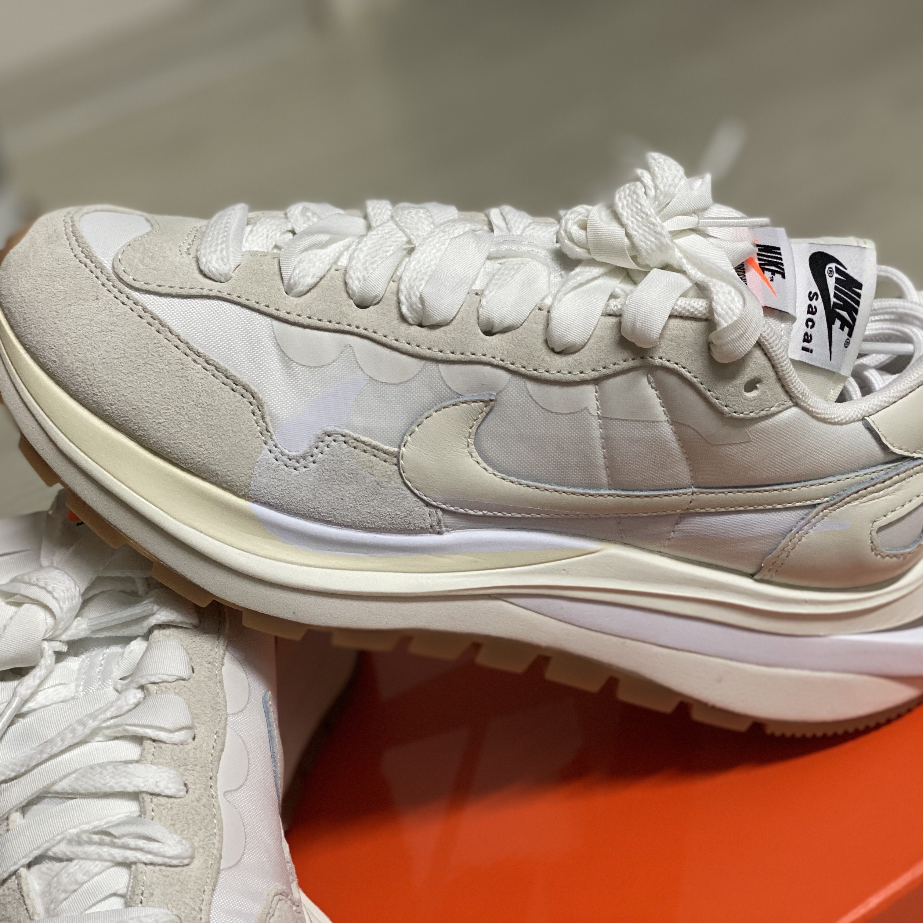 Nike x Sacai VaporWaffle White and Gum 착용 스타일