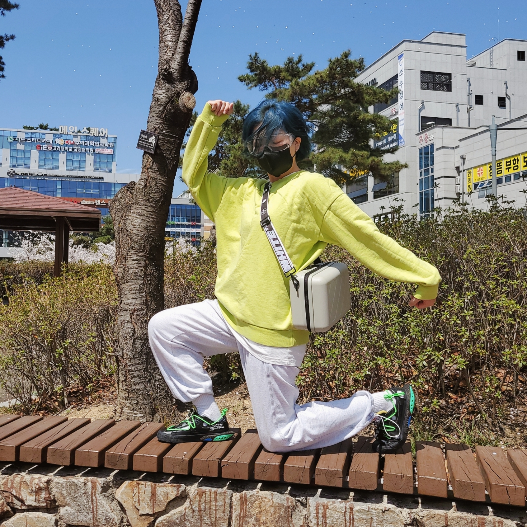 Nike x Off-White Blazer Low '77 Black and Electro Green, Off-White x Amore Pacific Protection Box (Without Cosmetics) 착용 스타일