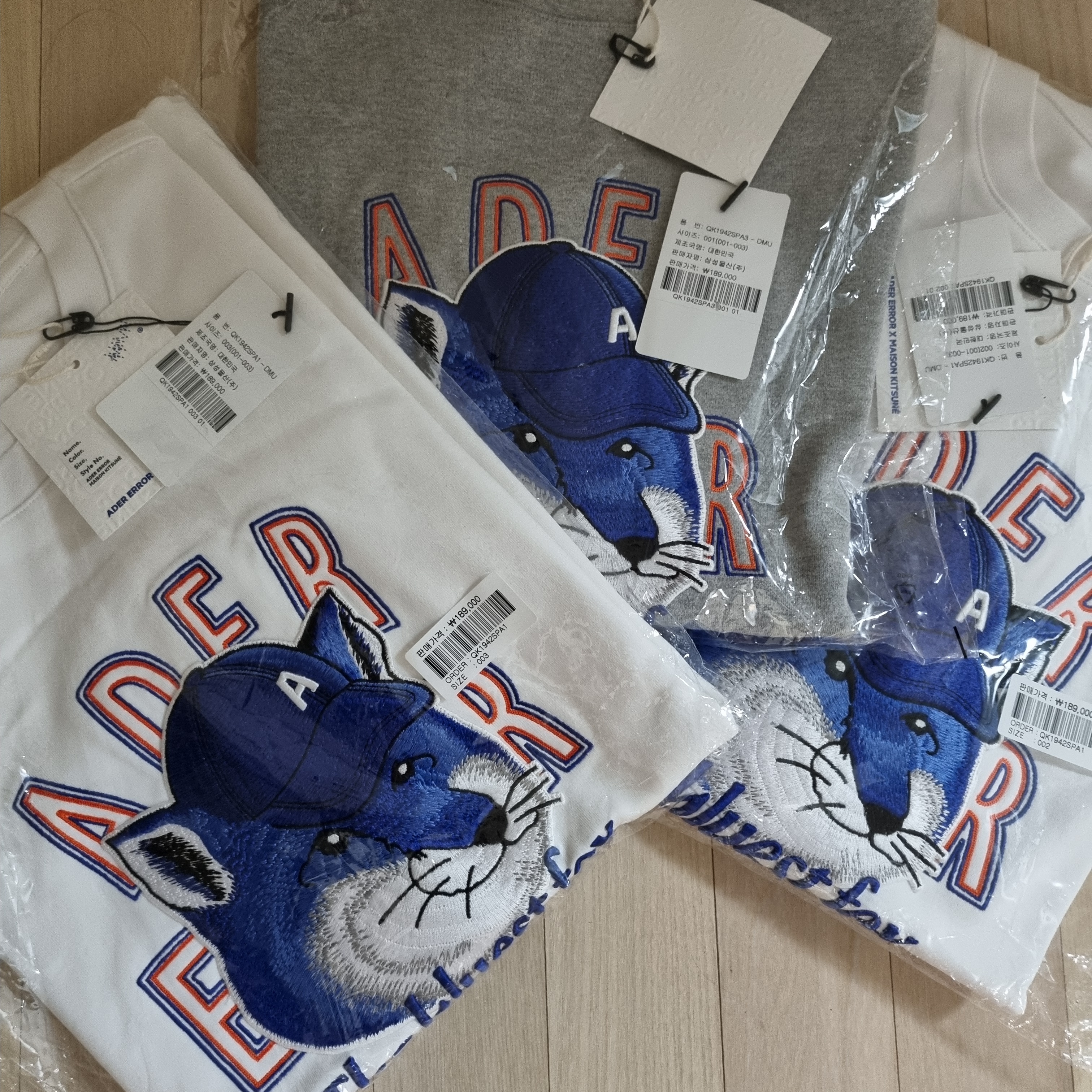Maison Kitsune x Ader Error The Bluest Fox T-Shirt White, Maison Kitsune x Ader Error The Bluest Fox T-Shirt Grey 착용 스타일