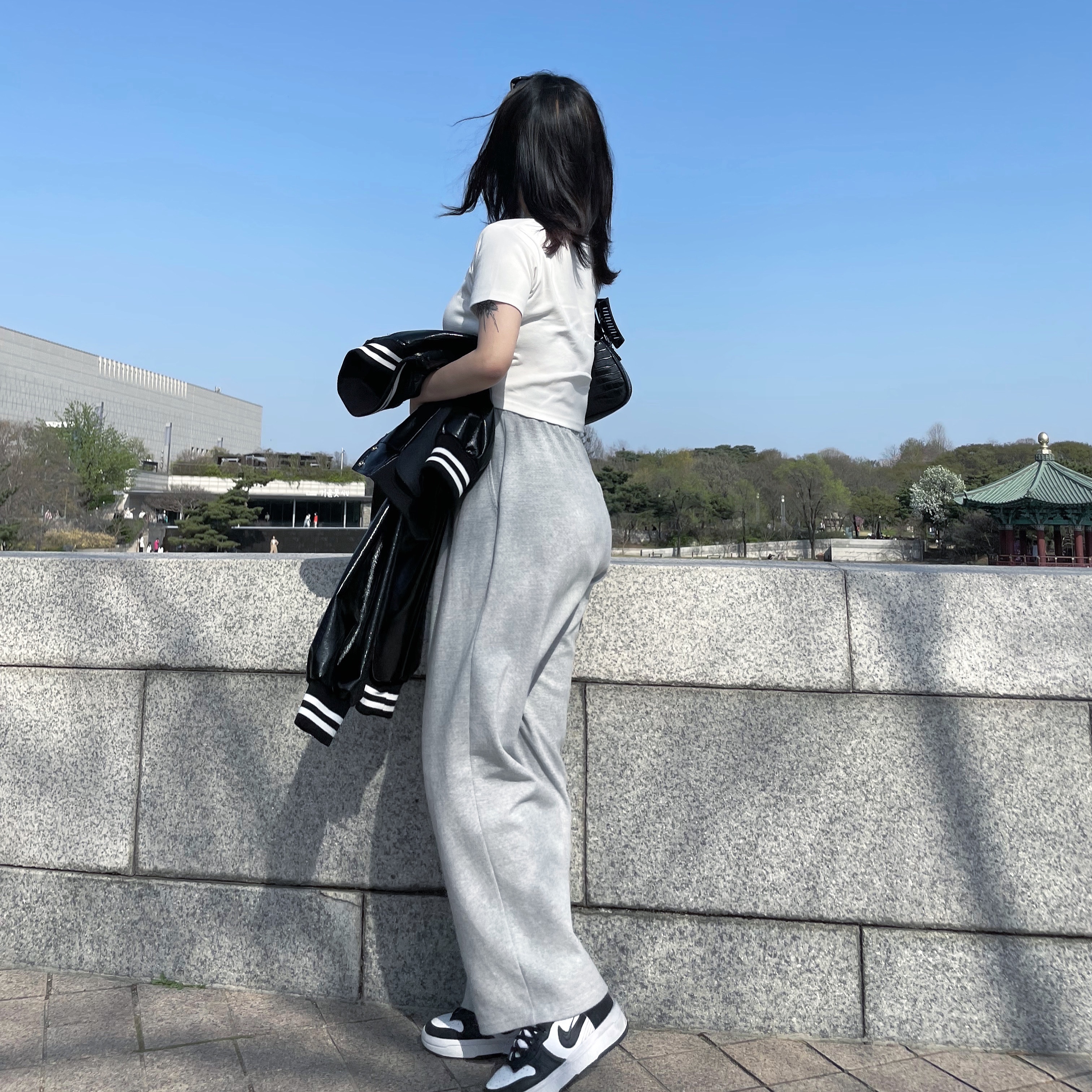 (W) Nike Dunk High Up Black and White 착용 스타일