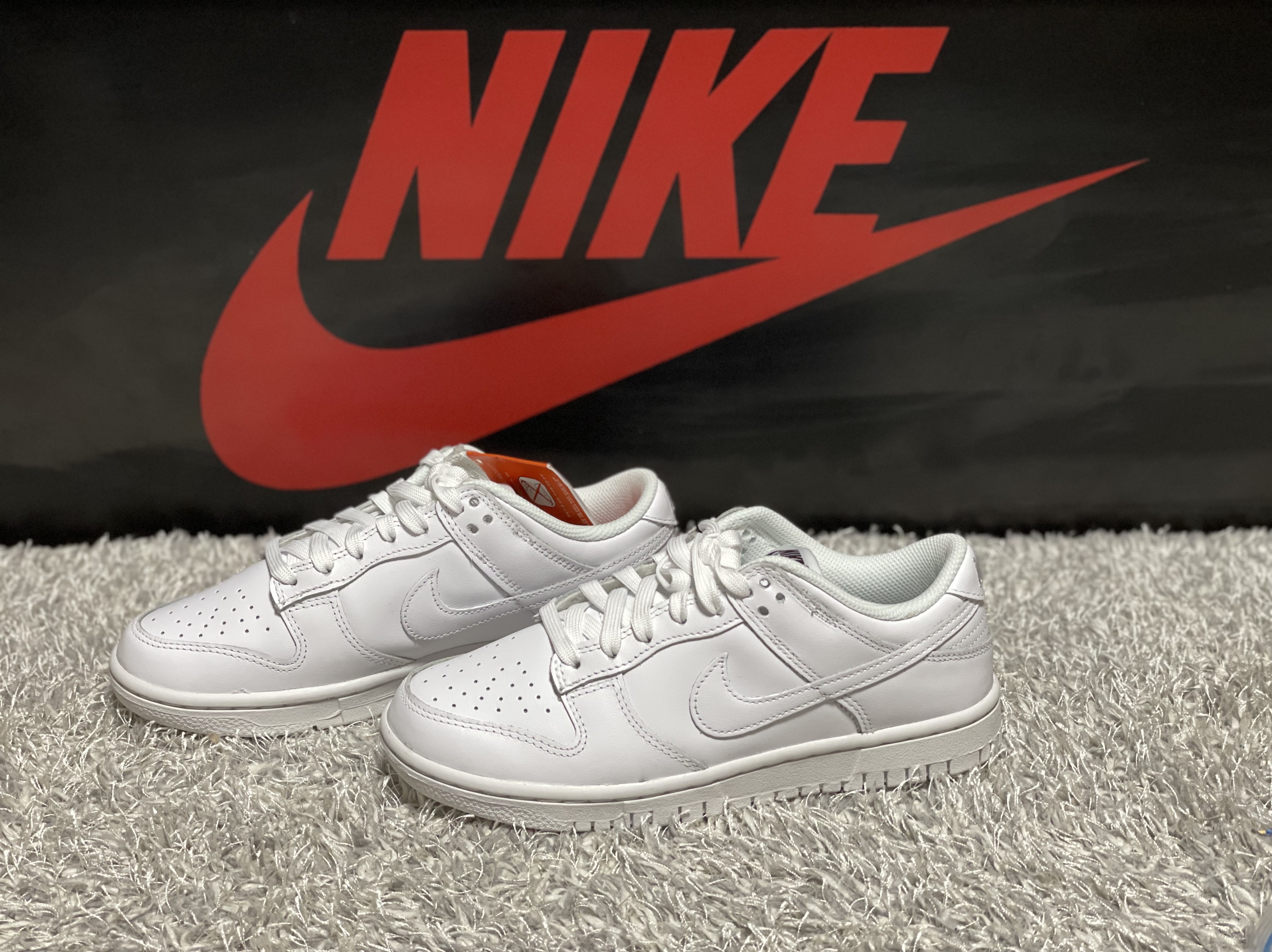 (W) Nike Dunk Low Triple White 착용 스타일 - 1