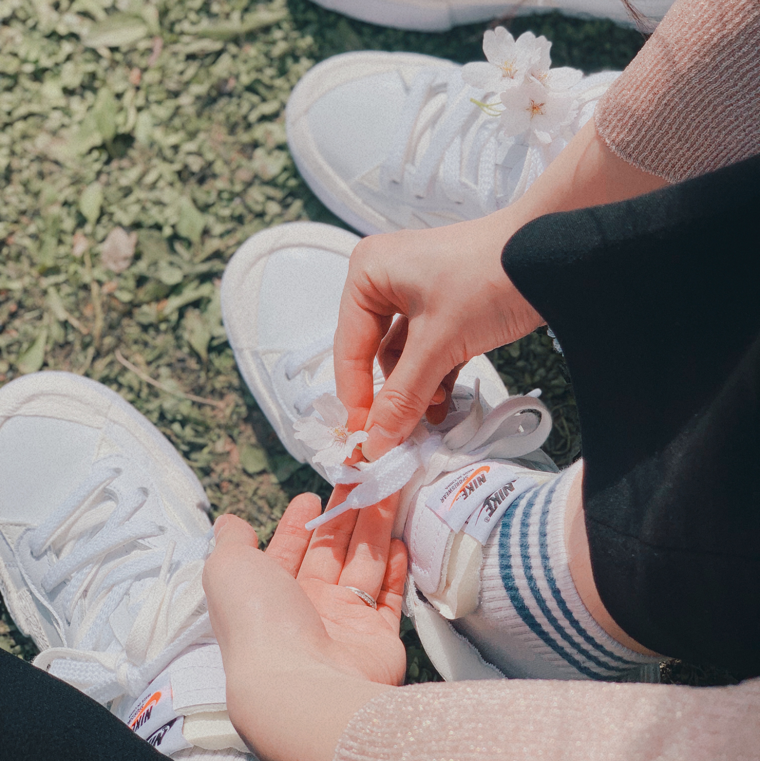 Nike x Sacai Blazer Low White Patent Leather 착용 스타일