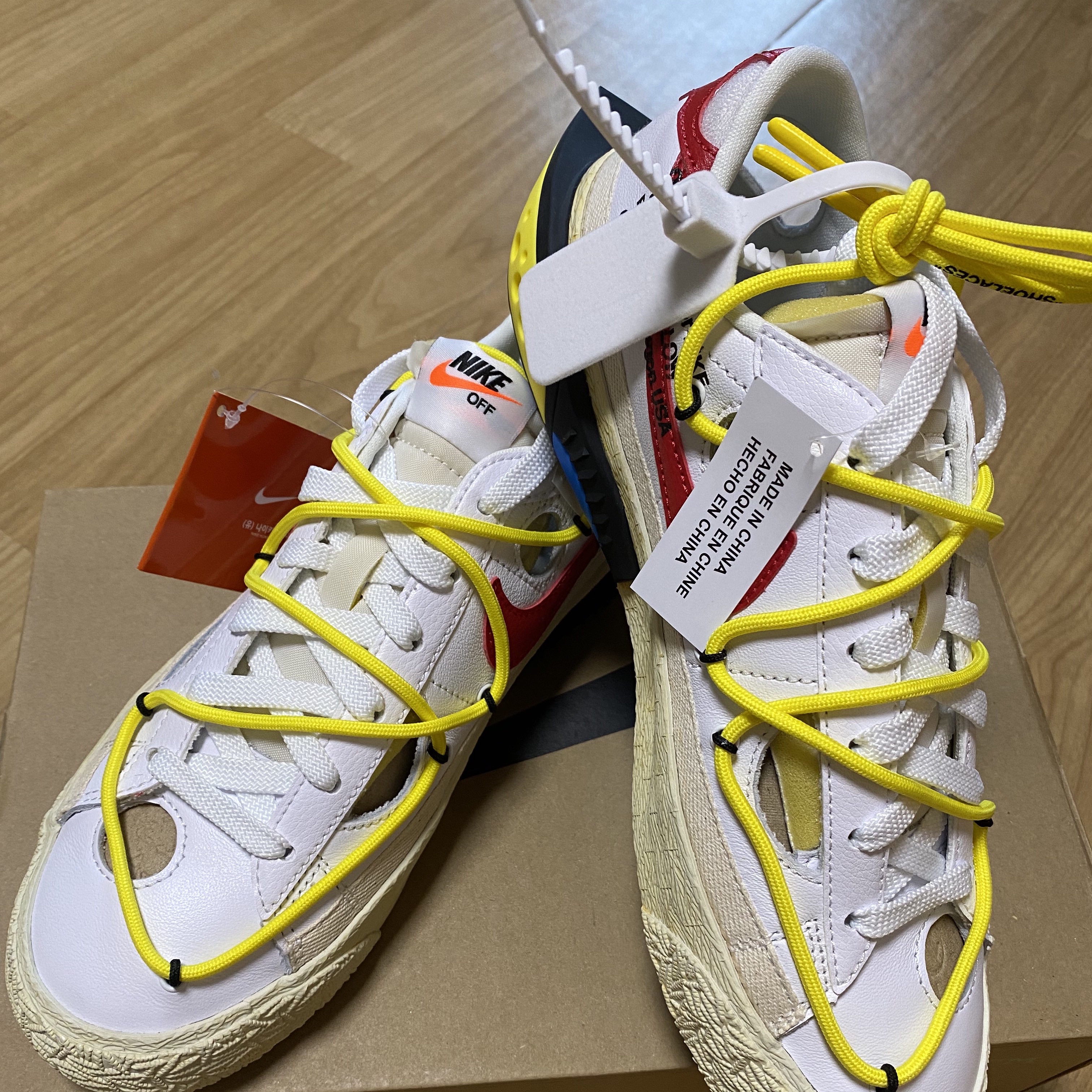 Nike x Off-White Blazer Low '77 White and University Red 착용 스타일 - 2