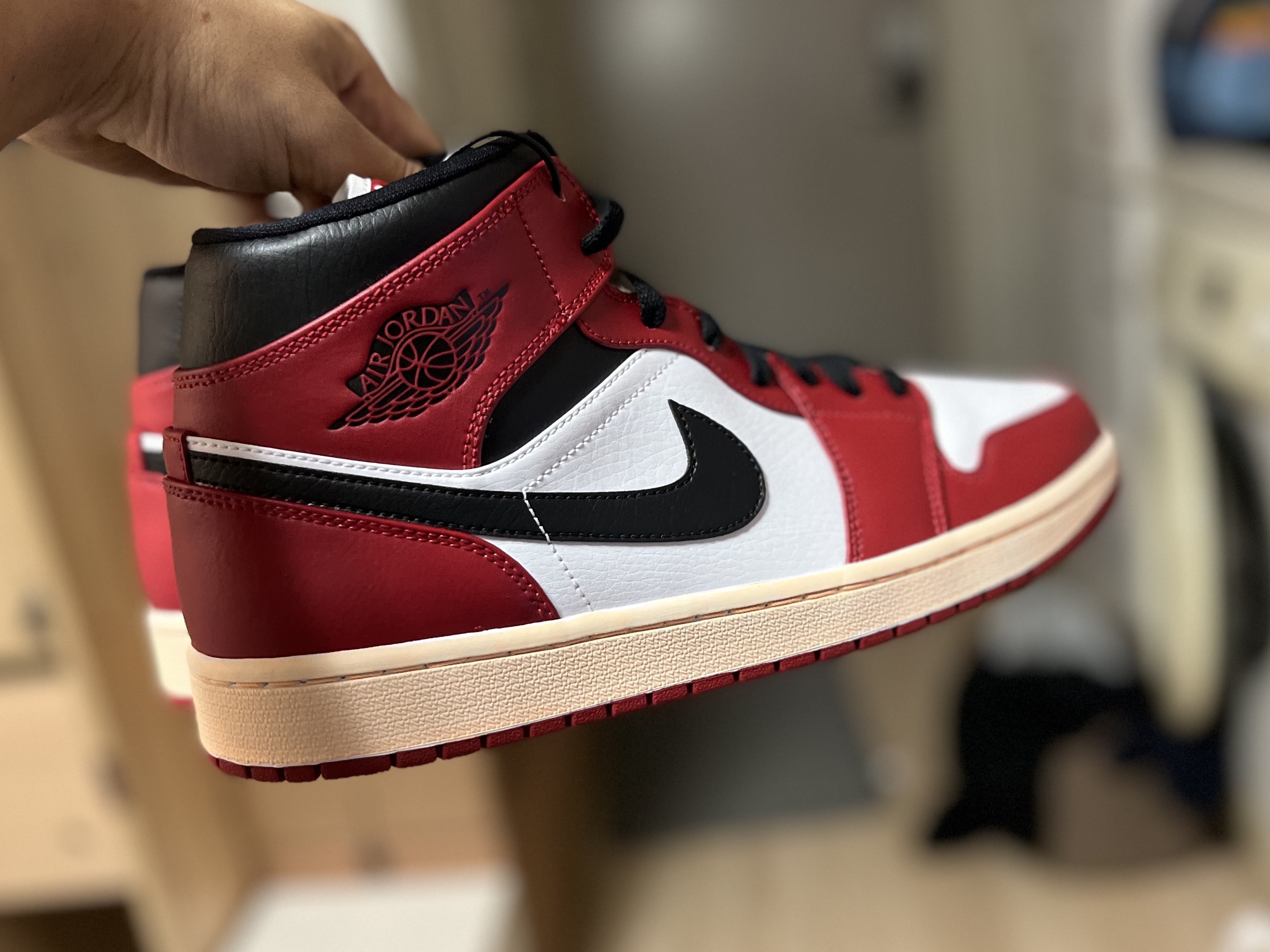 Jordan 1 Mid Chicago 2020 착용 스타일 - 2