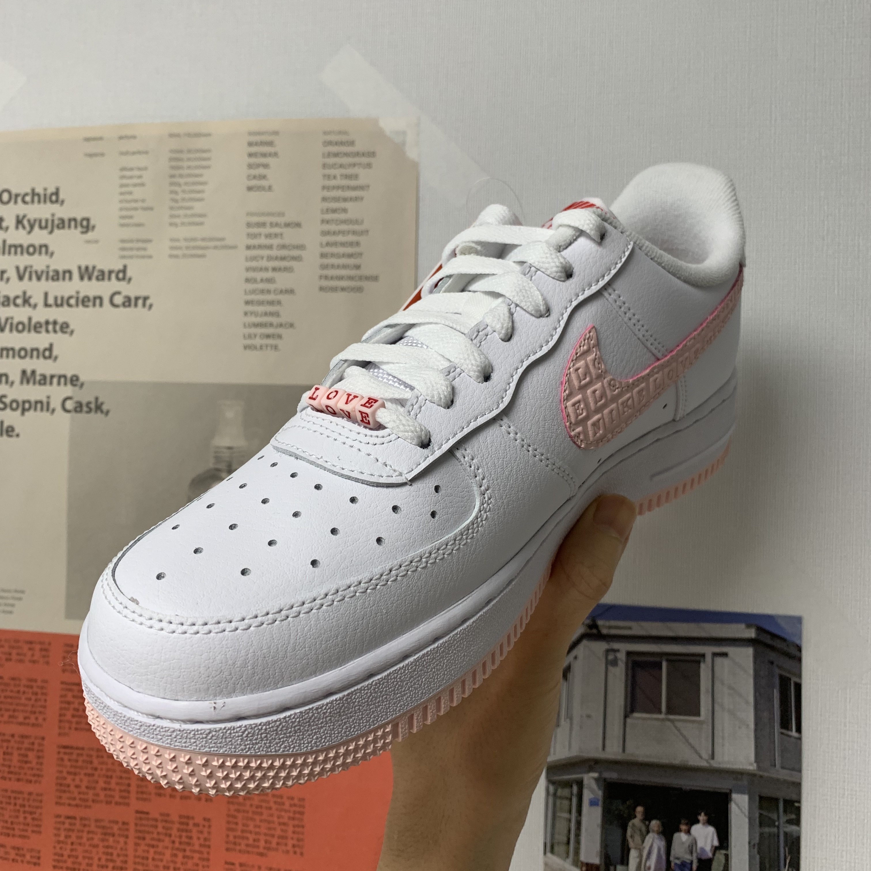 (W) Nike Air Force 1 '07 Valentine Day 2022, Nike Air Force 1 '07 Valentine's Day 2022 착용 스타일 - 2
