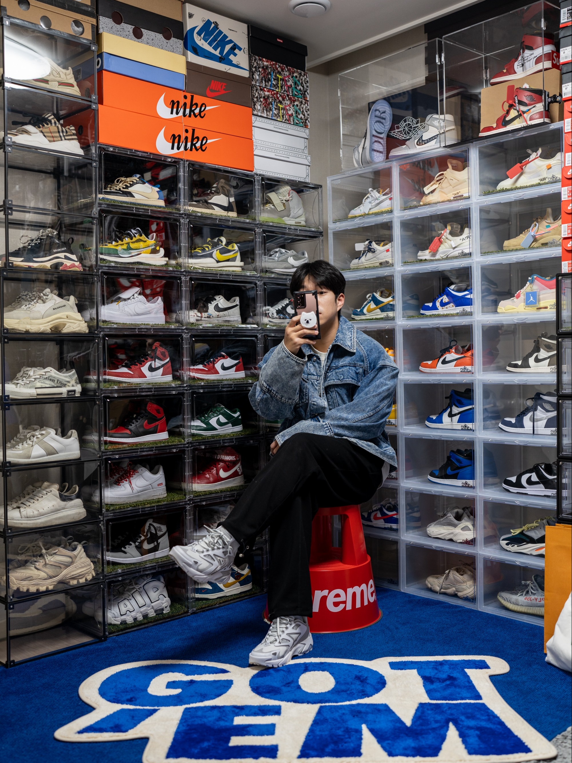 Louis Vuitton Runner Tatic Sneakers White, Jordan x Travis Scott x Fragment T-Shirt Sail (DJ0619-133) 착용 스타일 - 2