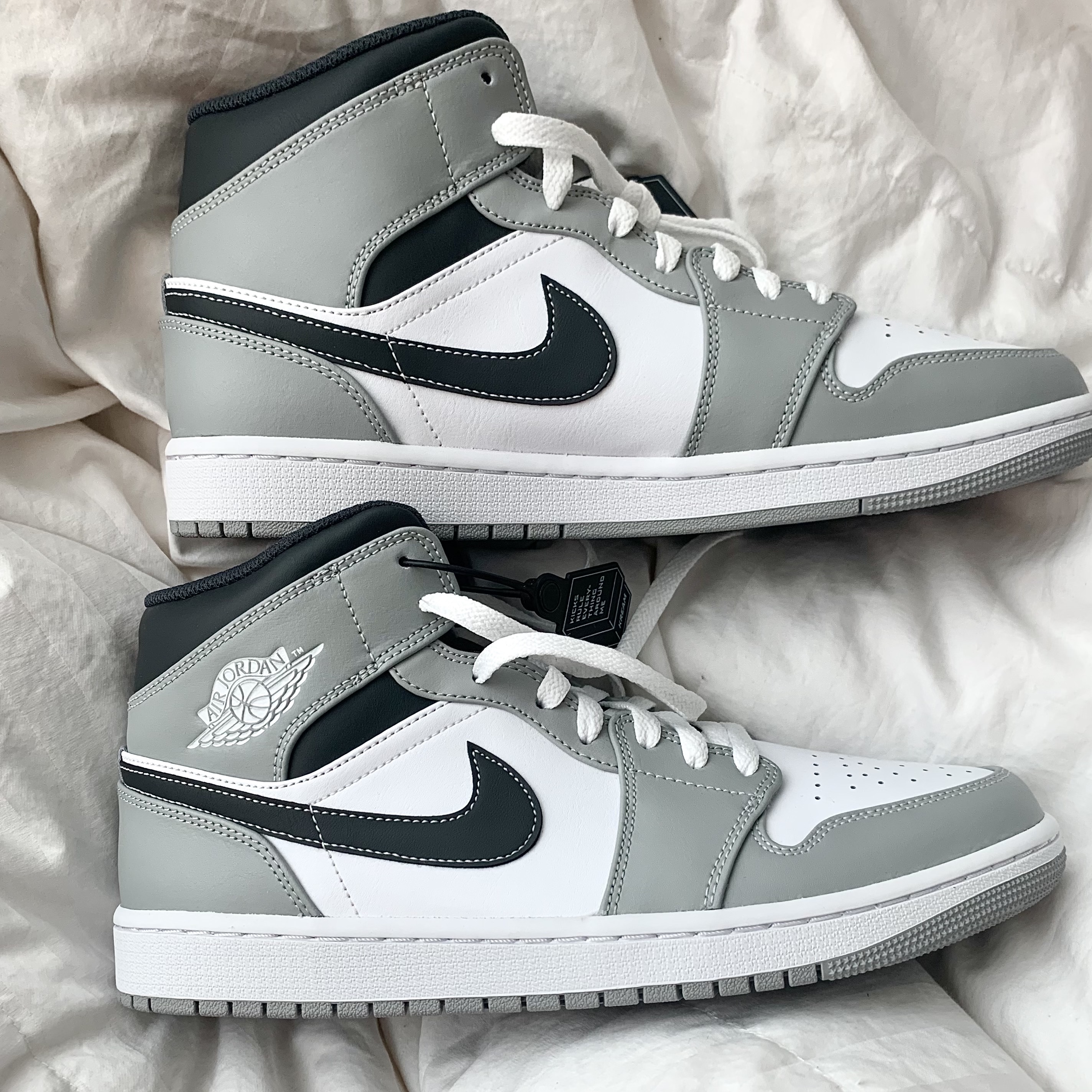 Jordan 1 Mid Light Smoke Grey Anthracite 착용 스타일