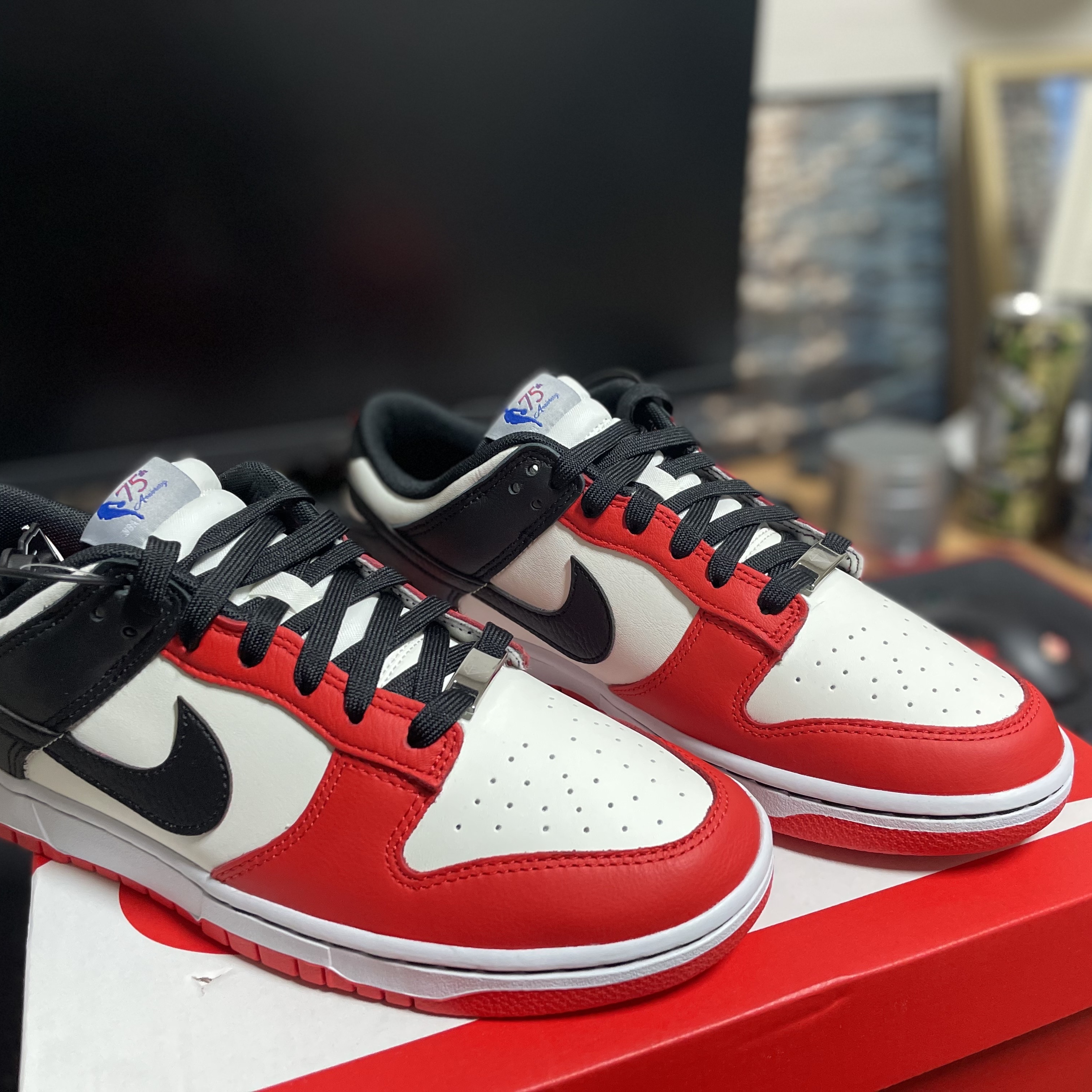 Nike x NBA Dunk Low Retro EMB Black and Chile Red 착용 스타일