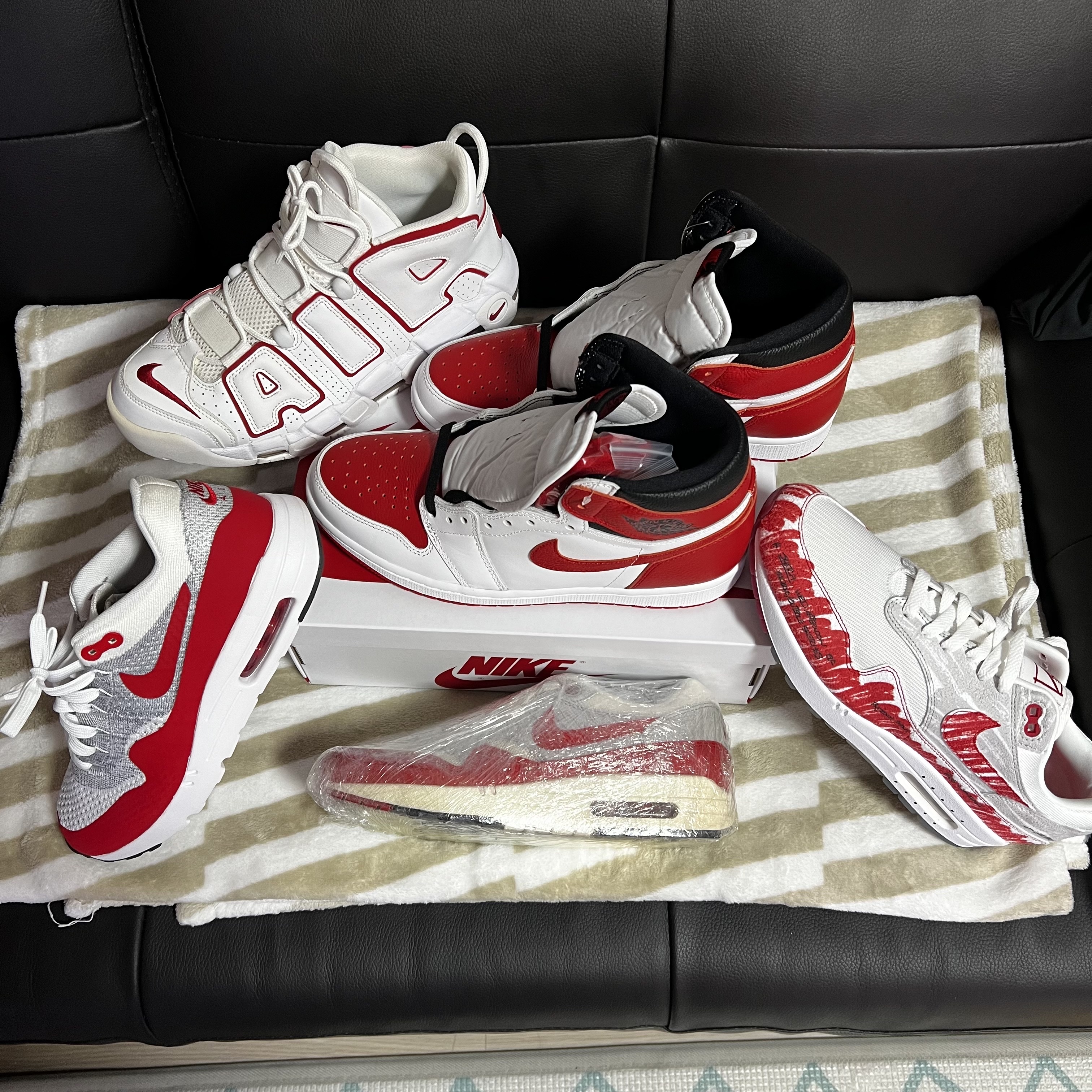 Jordan 1 Retro High OG Heritage, Nike Air More Uptempo White Varsity Red 2018 착용 스타일 - 1