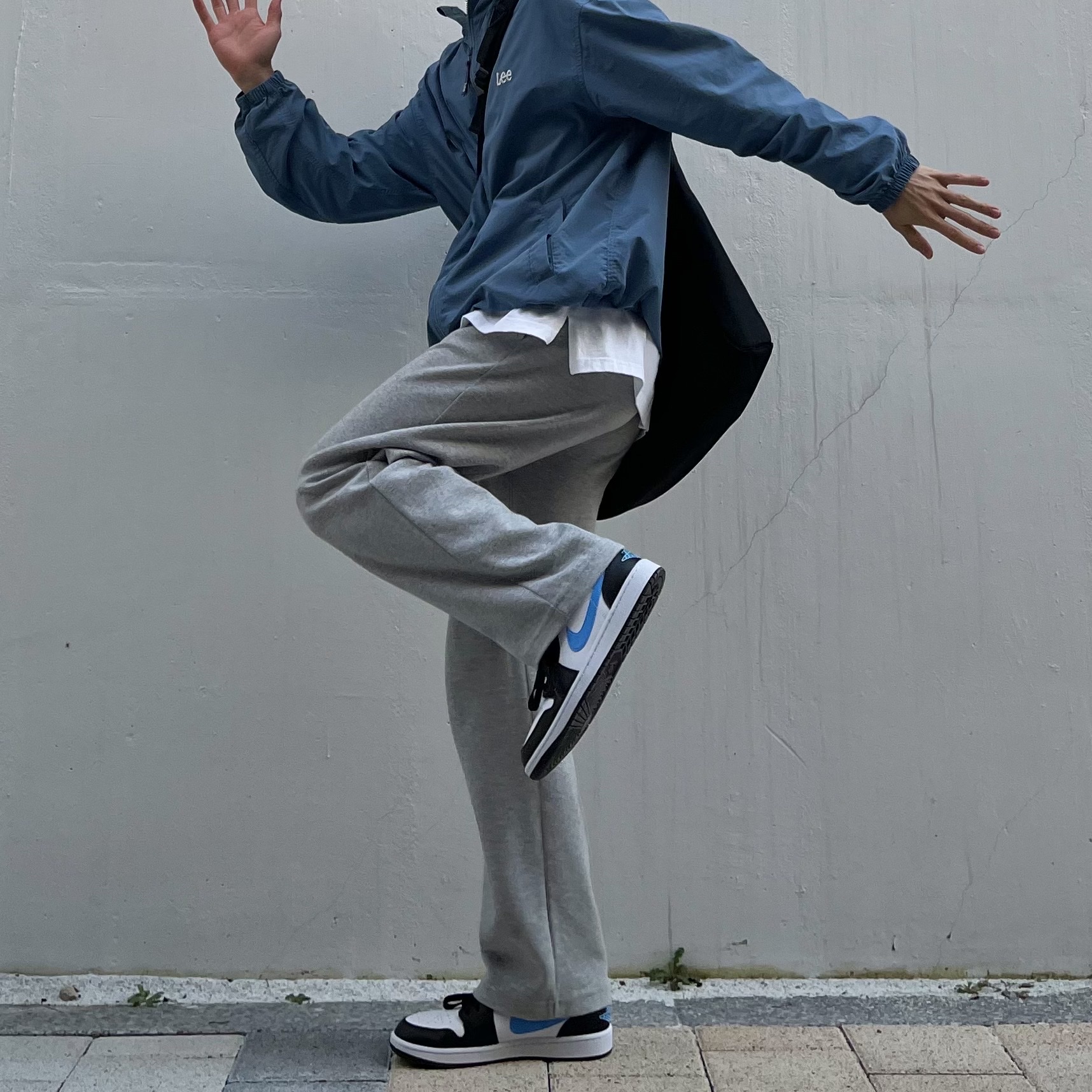 (W) Jordan 1 Low Black University Blue 착용 스타일 - 1