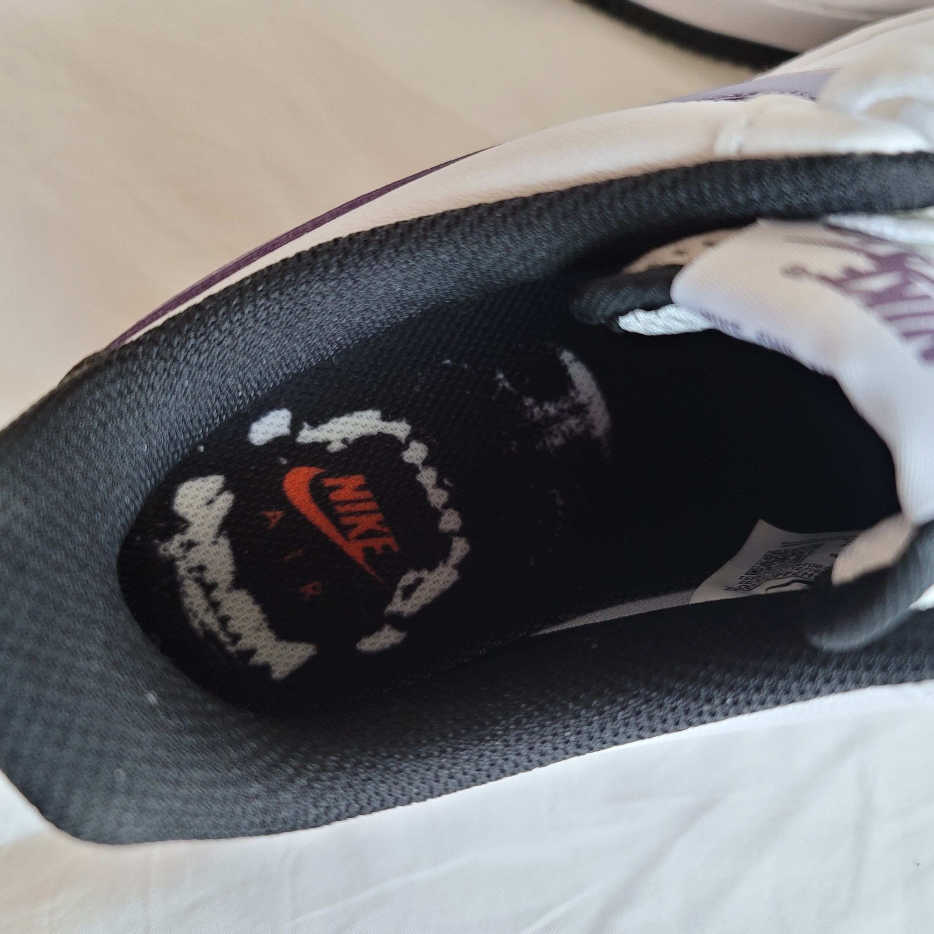 Nike Air Force 1 '07 LV8 Hoops White Canyon Purple 착용 스타일 - 5