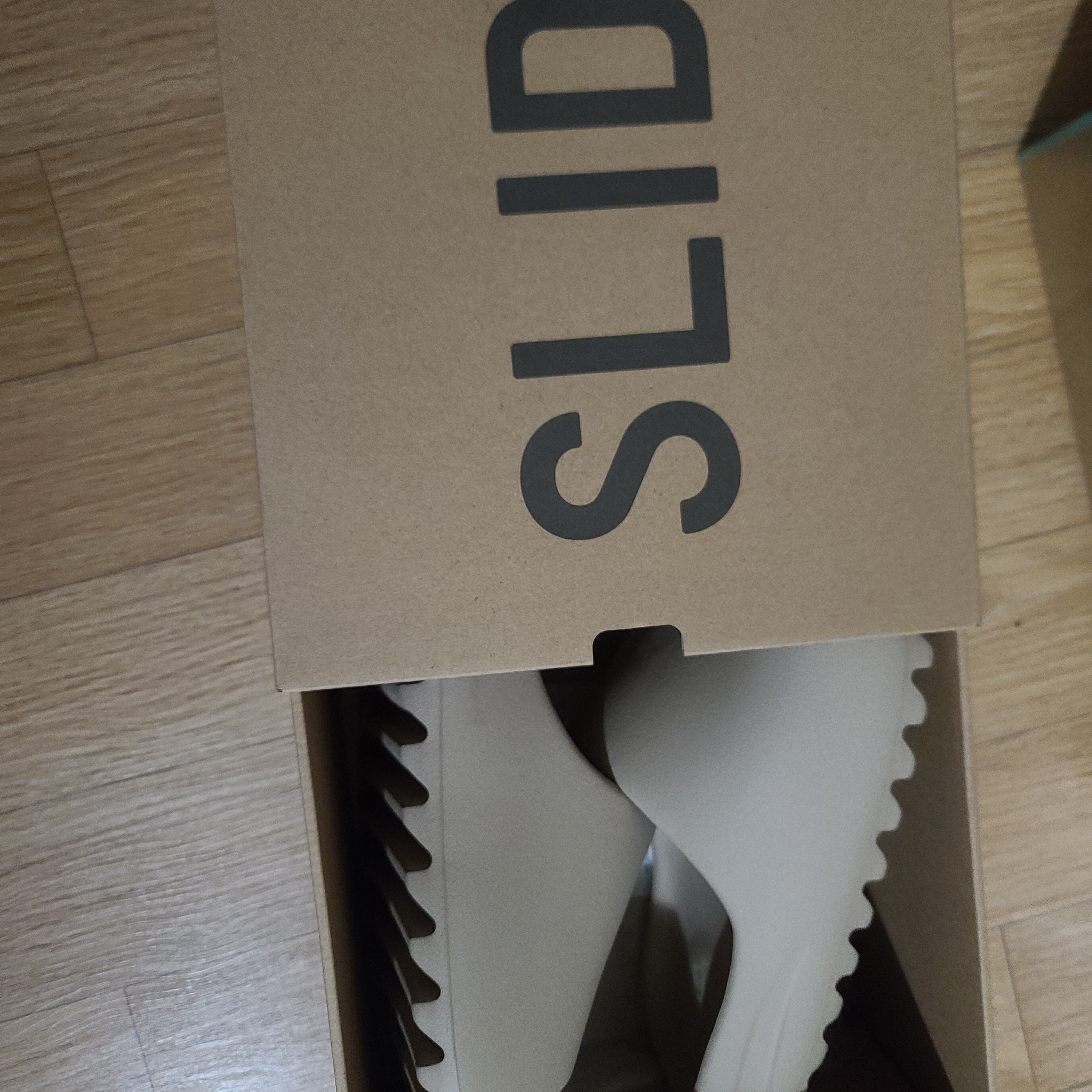 Adidas Yeezy Slide Pure 착용 스타일