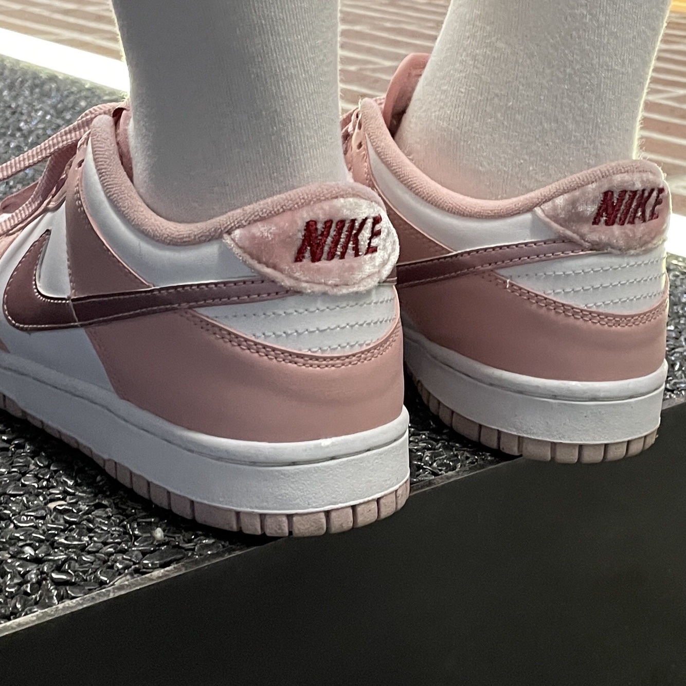 (GS) Nike Dunk Low Pink Velvet 착용 스타일 - 2