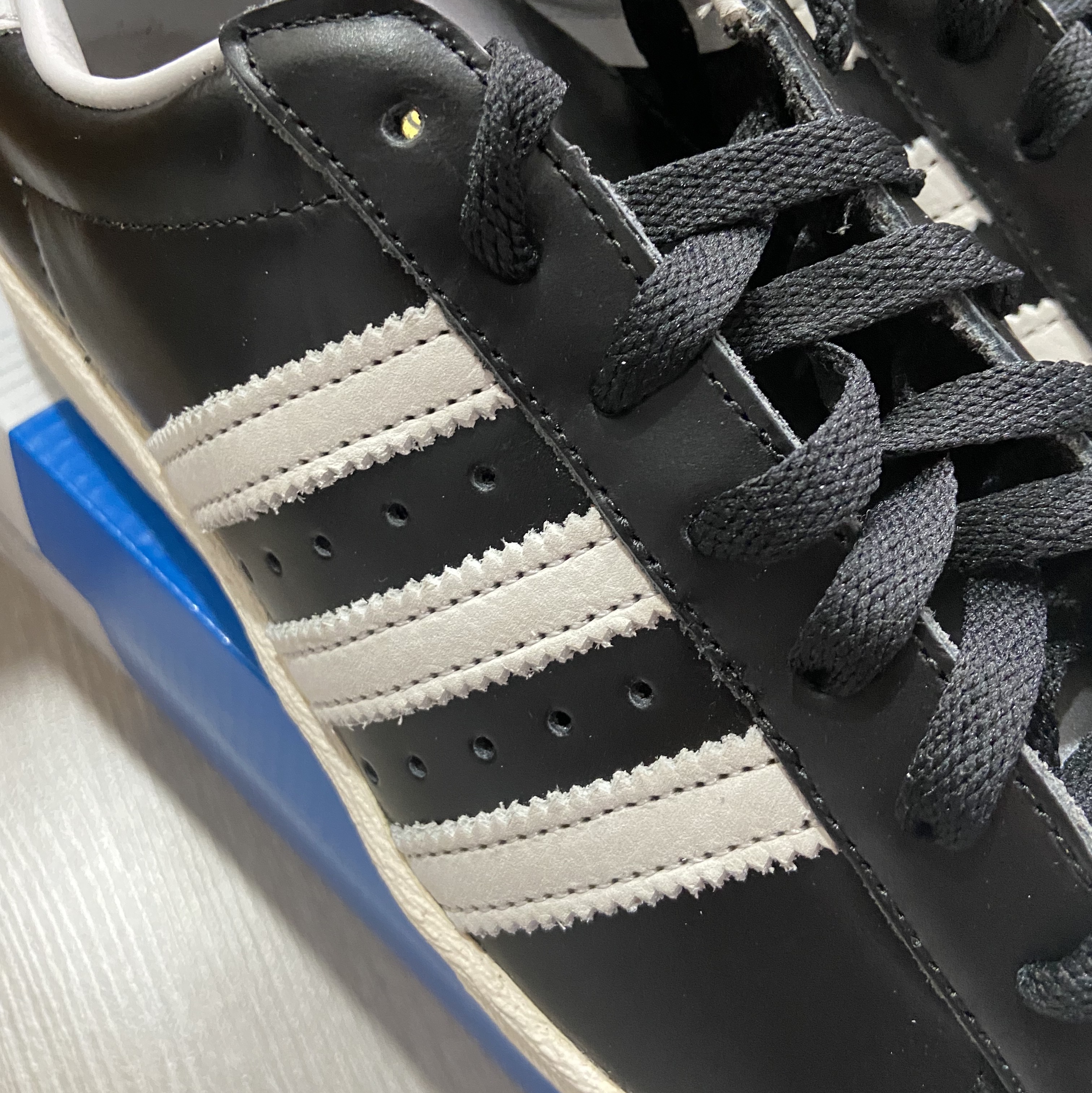 Adidas Superstar 82 Black White 착용 스타일