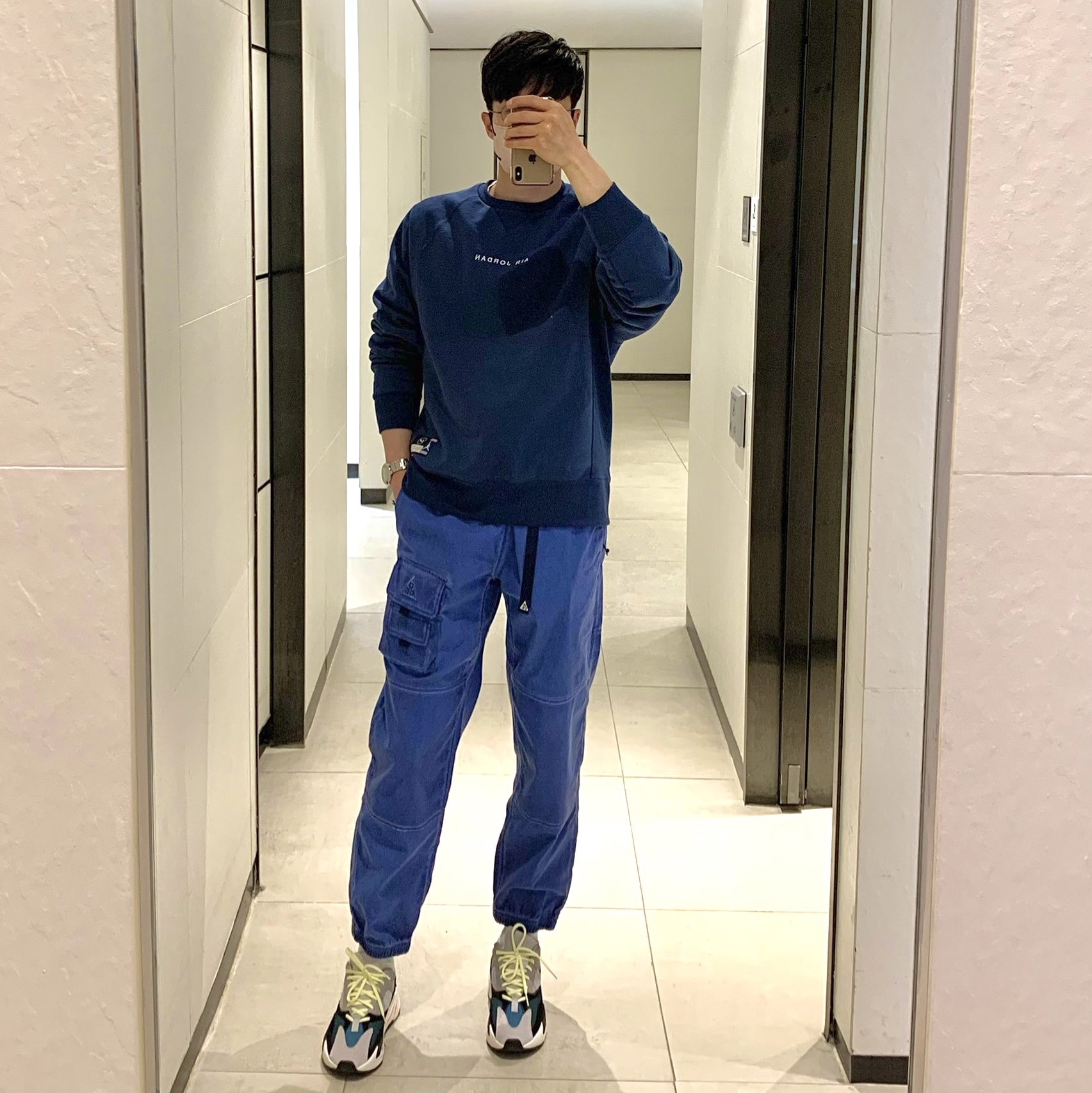 Adidas Yeezy Boost 700 Wave Runner Solid Grey 2021/2022, Nike ACG Watchman Peak Pants Blue Void - Asia 착용 스타일 - 1