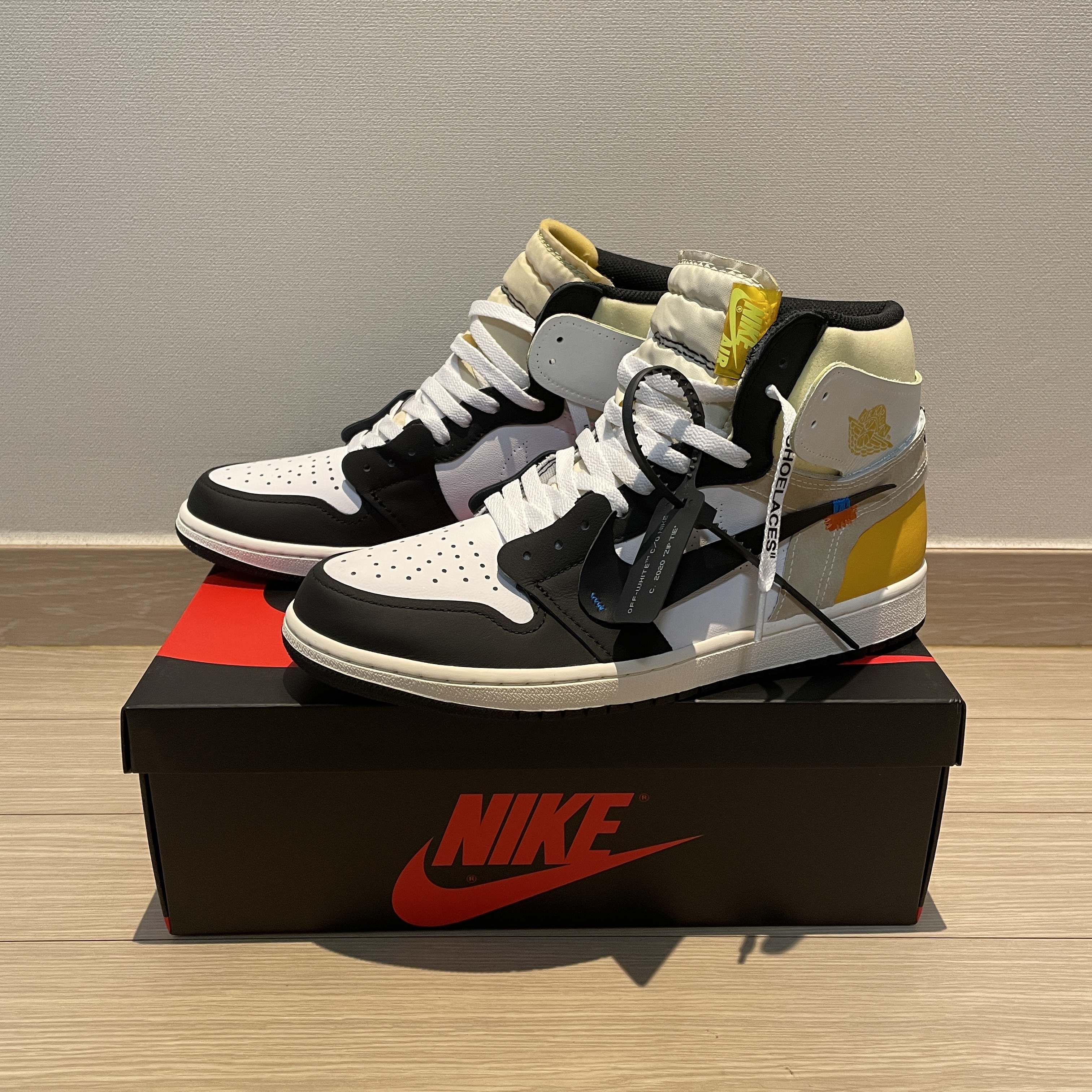 Jordan 1 Retro High OG Volt Gold, Jordan 1 x Off-White Retro High White 착용 스타일 - 1