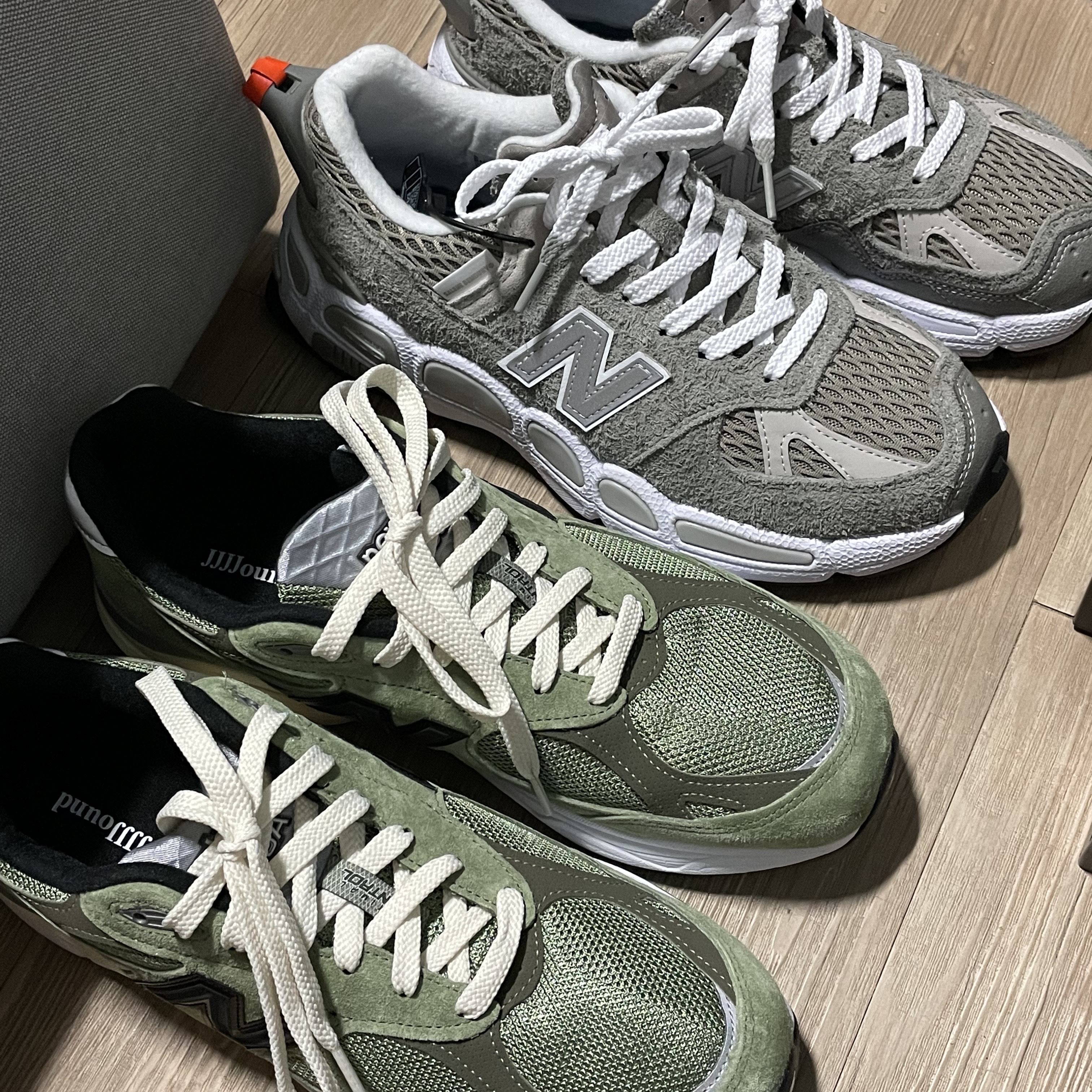 New Balance x JJJJound 990v3 Olive, New Balance x Salehe Bembury 574 Yurt Shark Skin 착용 스타일 - 3