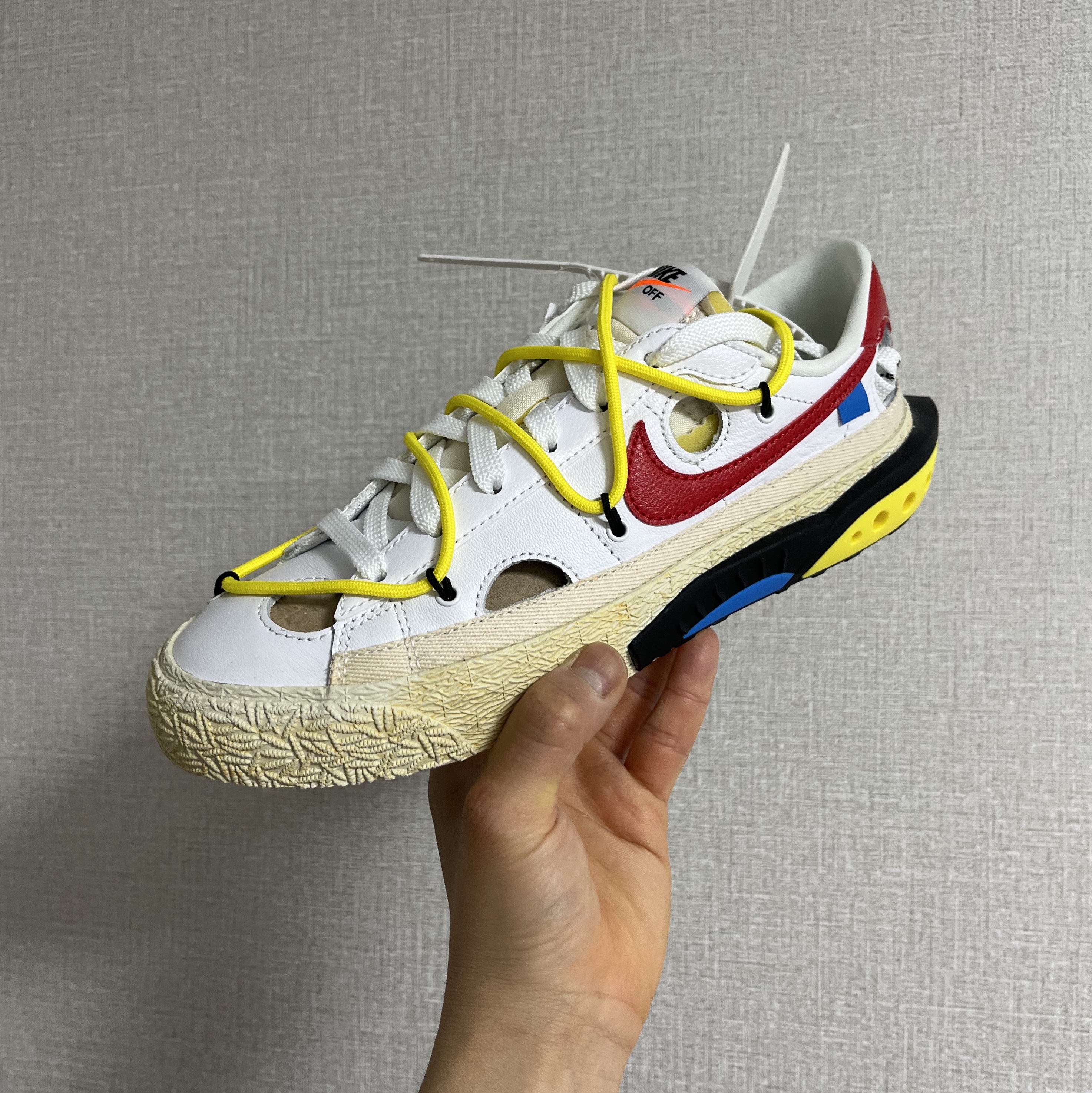 Nike x Off-White Blazer Low '77 White and University Red 착용 스타일