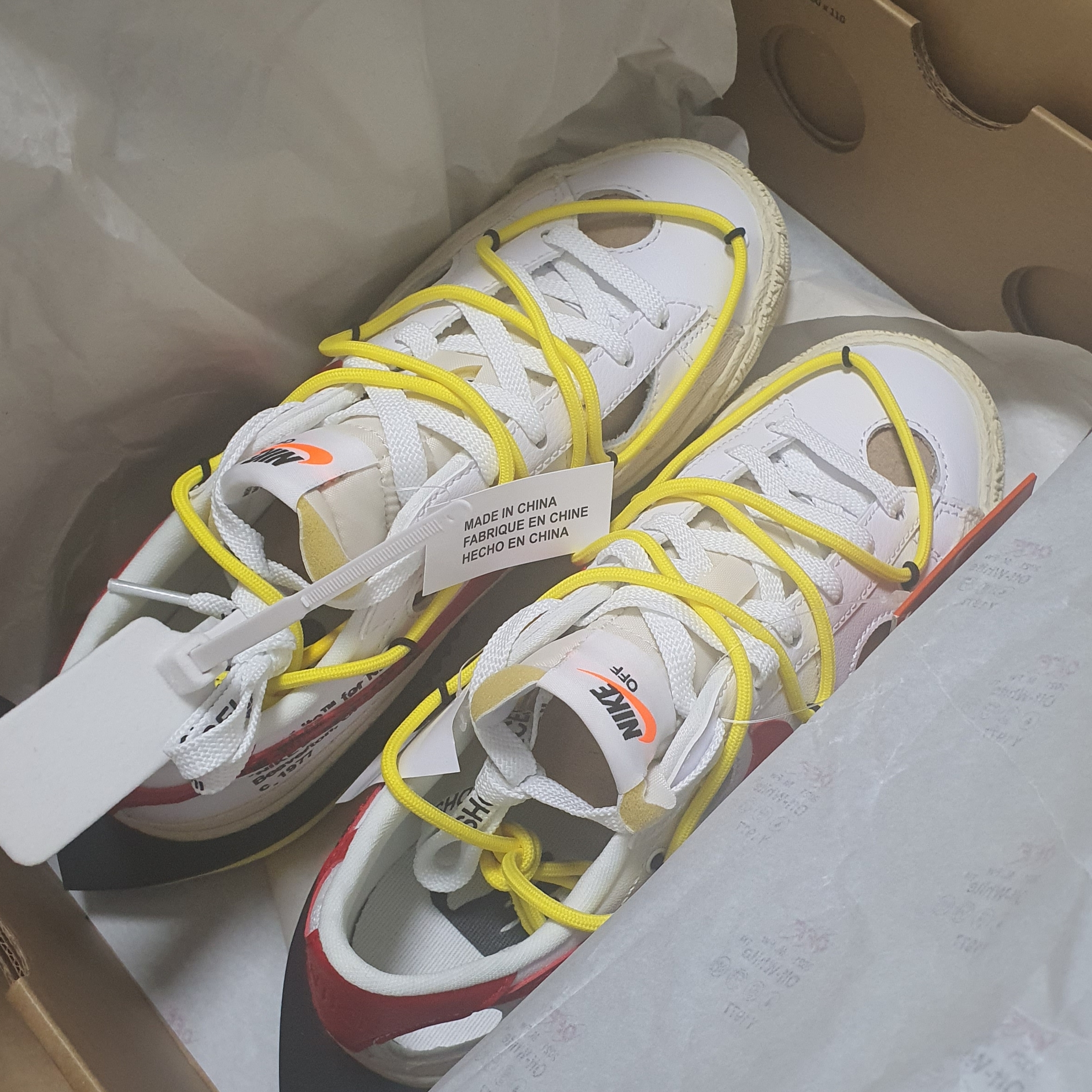 Nike x Off-White Blazer Low '77 White and University Red 착용 스타일