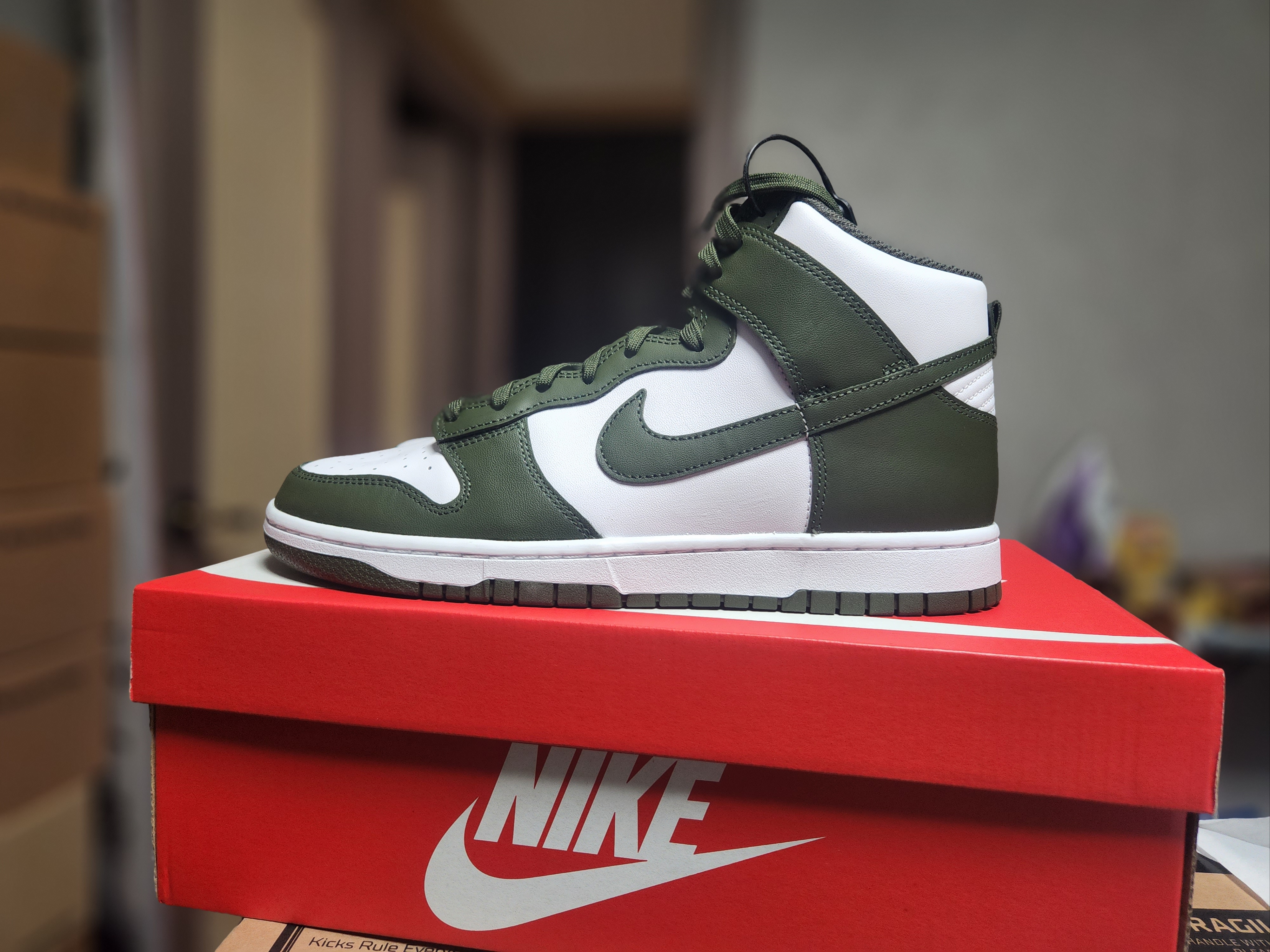 Nike Dunk High Retro Championship Khaki 착용 스타일 - 2