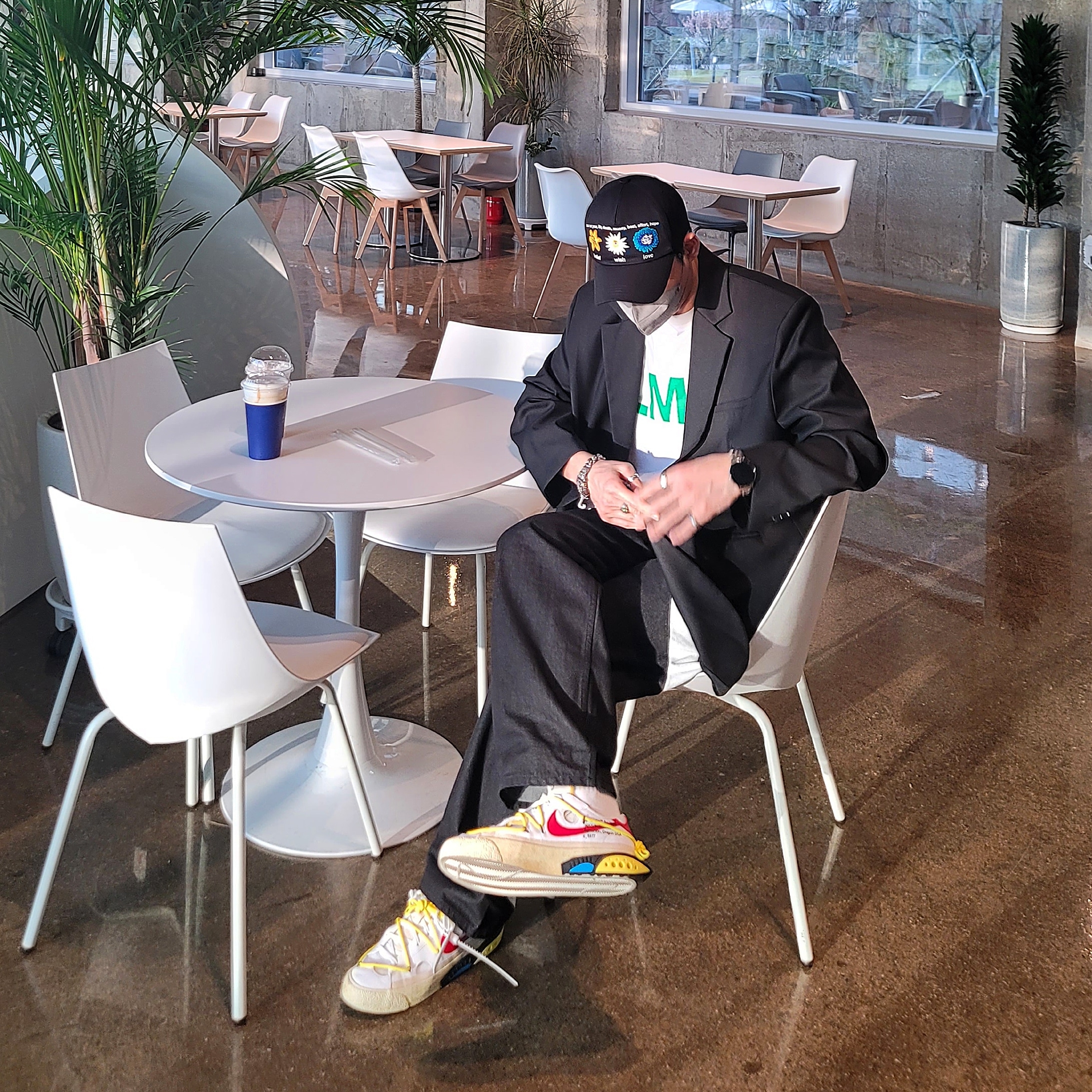 Nike x Off-White Blazer Low '77 White and University Red 착용 스타일