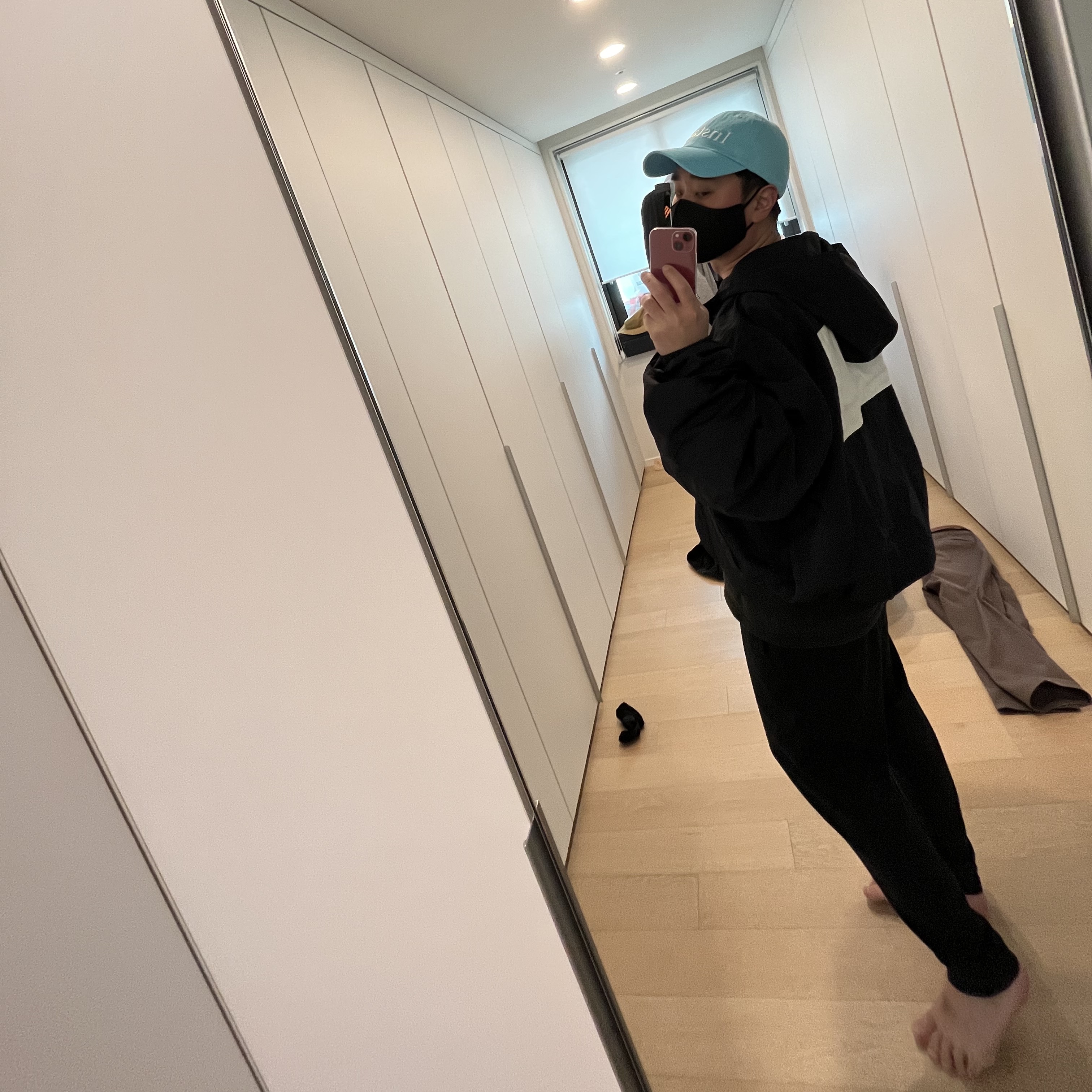 Nike x Fear of God Bomber Hooded Jacket Black, Adidas Yeezy 700 V3 Azael 2019 착용 스타일 - 1