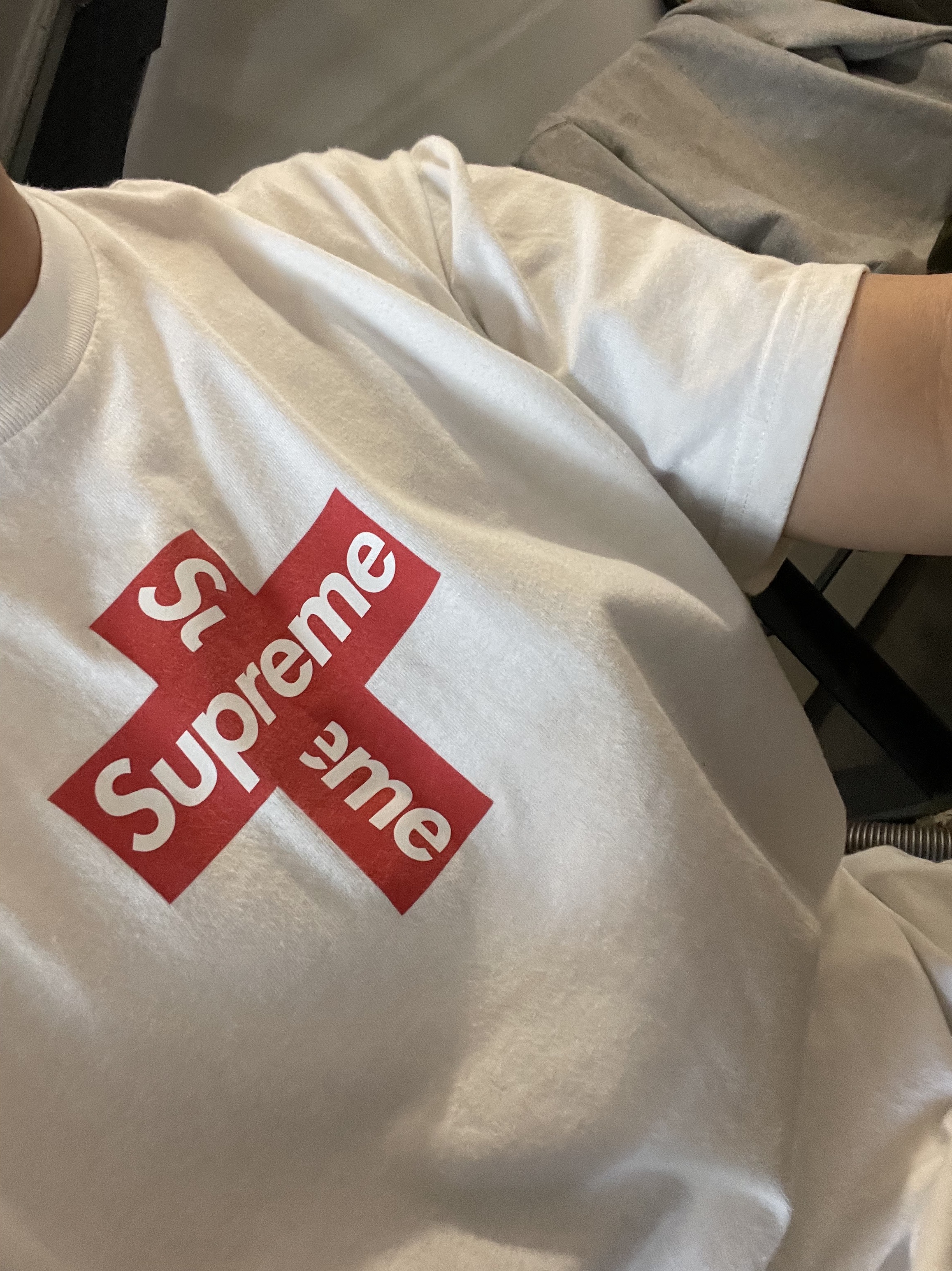 Supreme Cross Box Logo T-Shirt White - 20FW, (GS) Jordan 1 Retro High OG Chicago 2015 착용 스타일 - 3