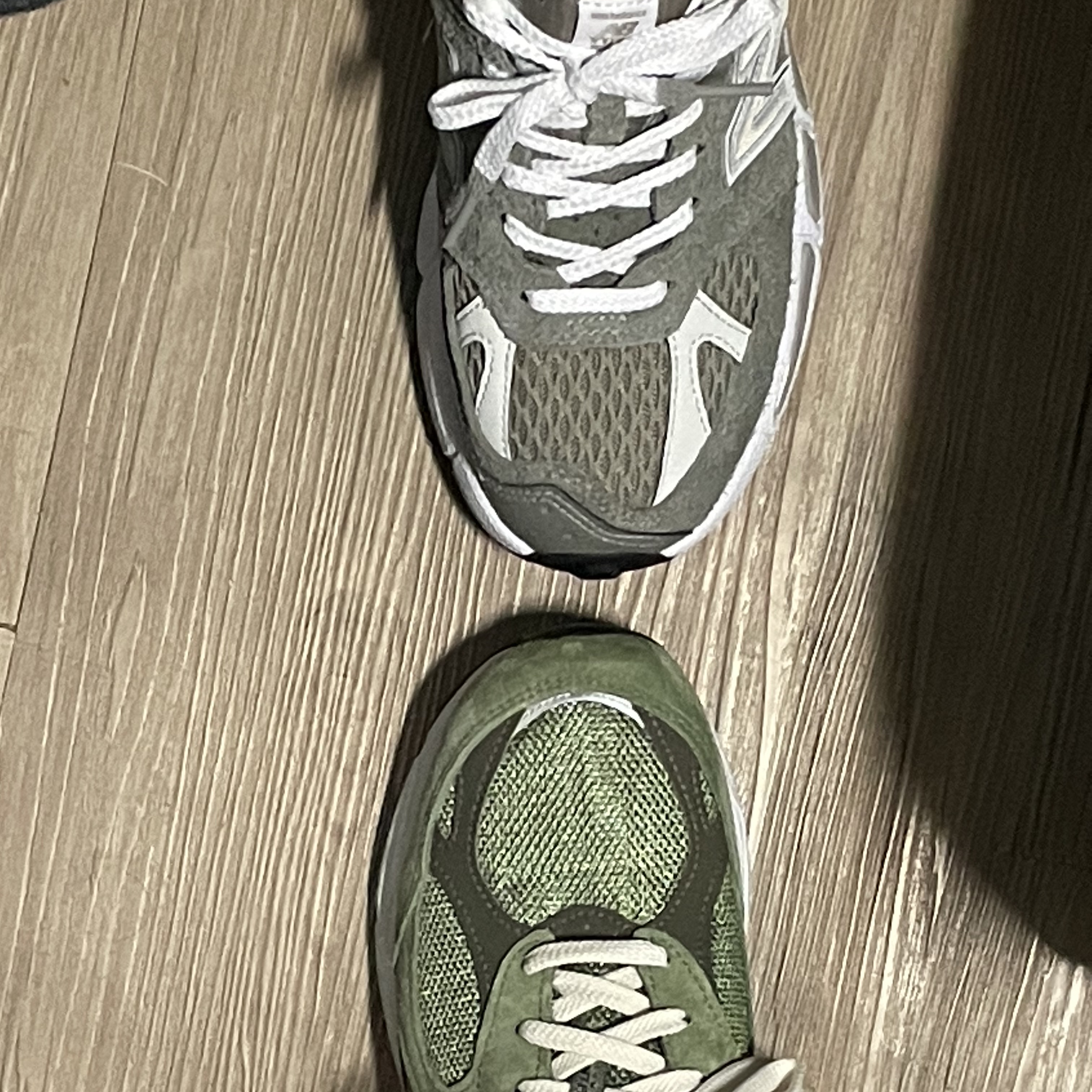 New Balance x JJJJound 990v3 Olive, New Balance x Salehe Bembury 574 Yurt Shark Skin 착용 스타일 - 2